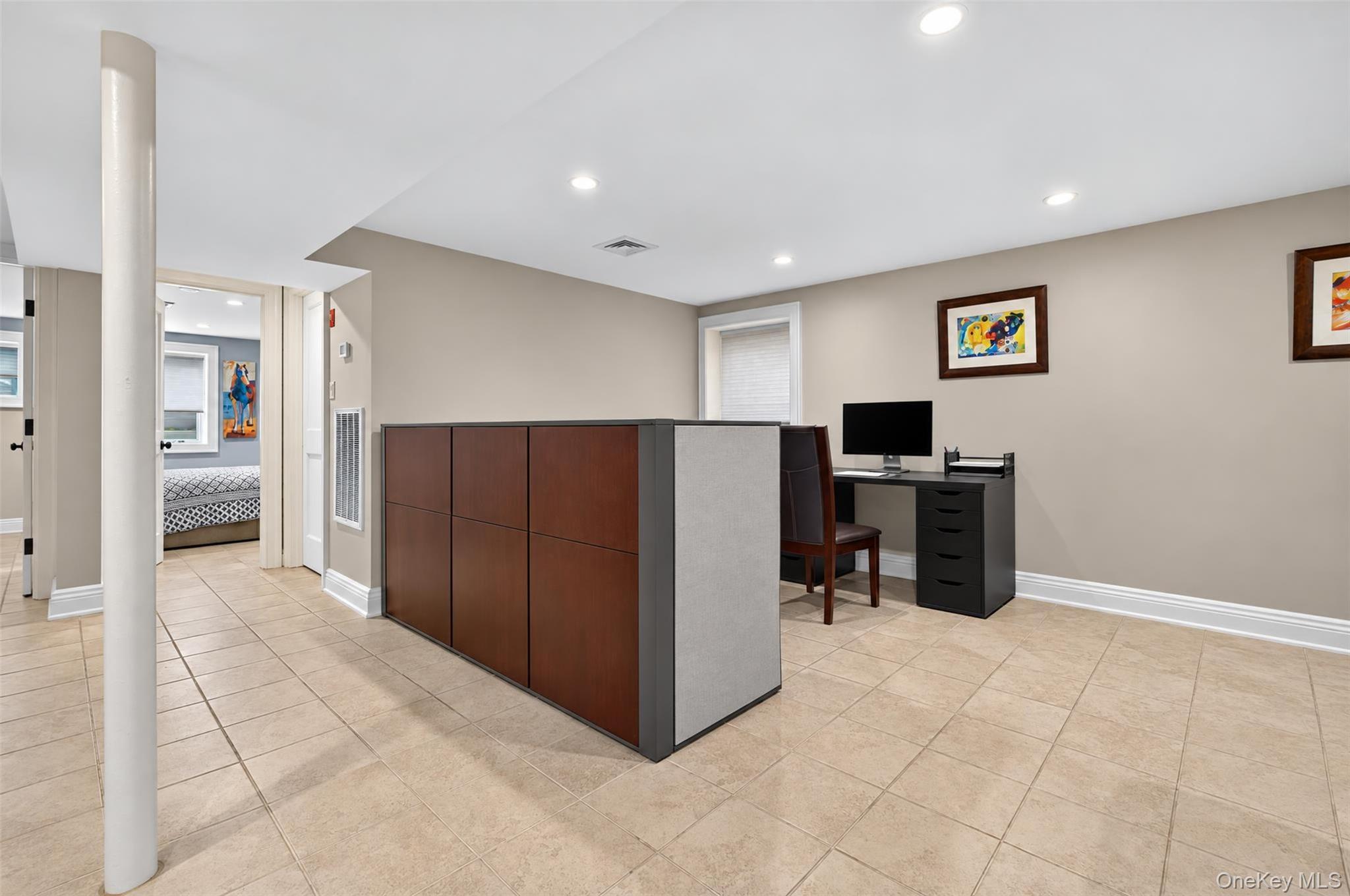 Single Family Valley Avenue Nassau County, NY 11560, MLS-1058290-32