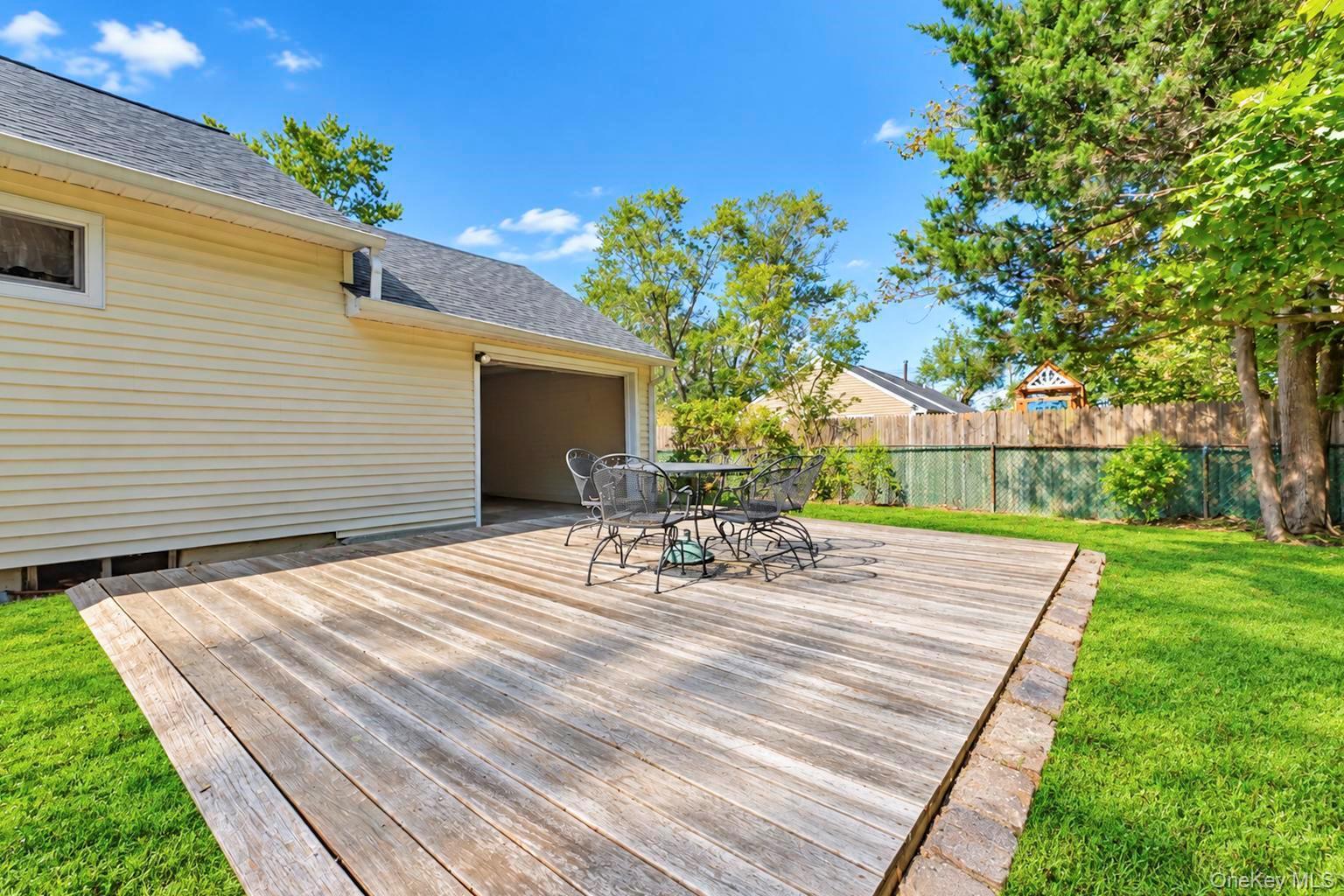 Single Family Midday Drive Suffolk County, NY 11720, MLS-1058385-31