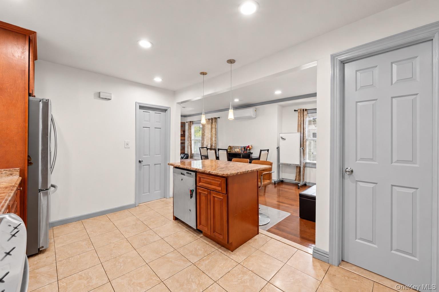 Single Family 166th Street Queens, NY 11433, MLS-1058405-10