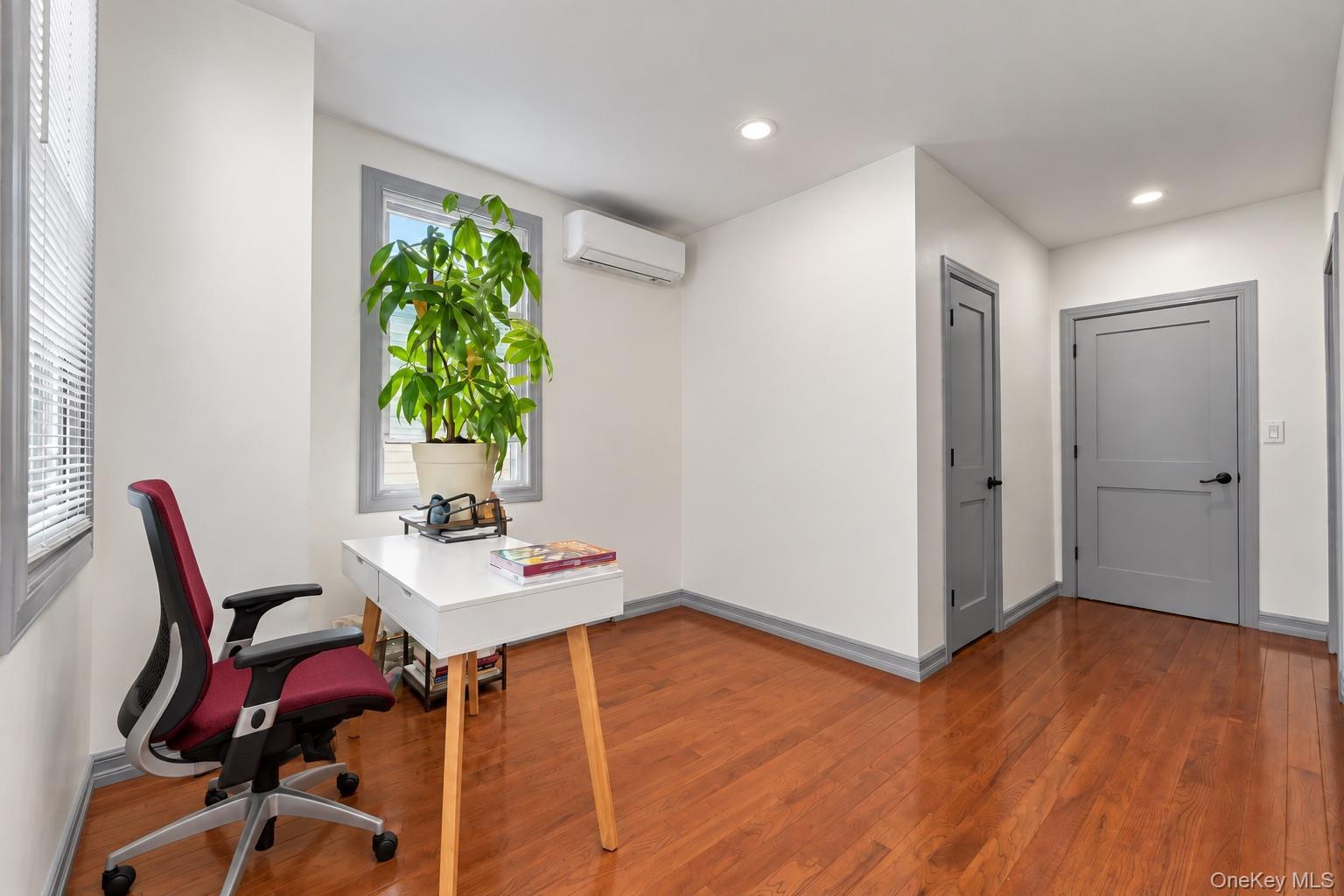 Single Family 166th Street Queens, NY 11433, MLS-1058405-15
