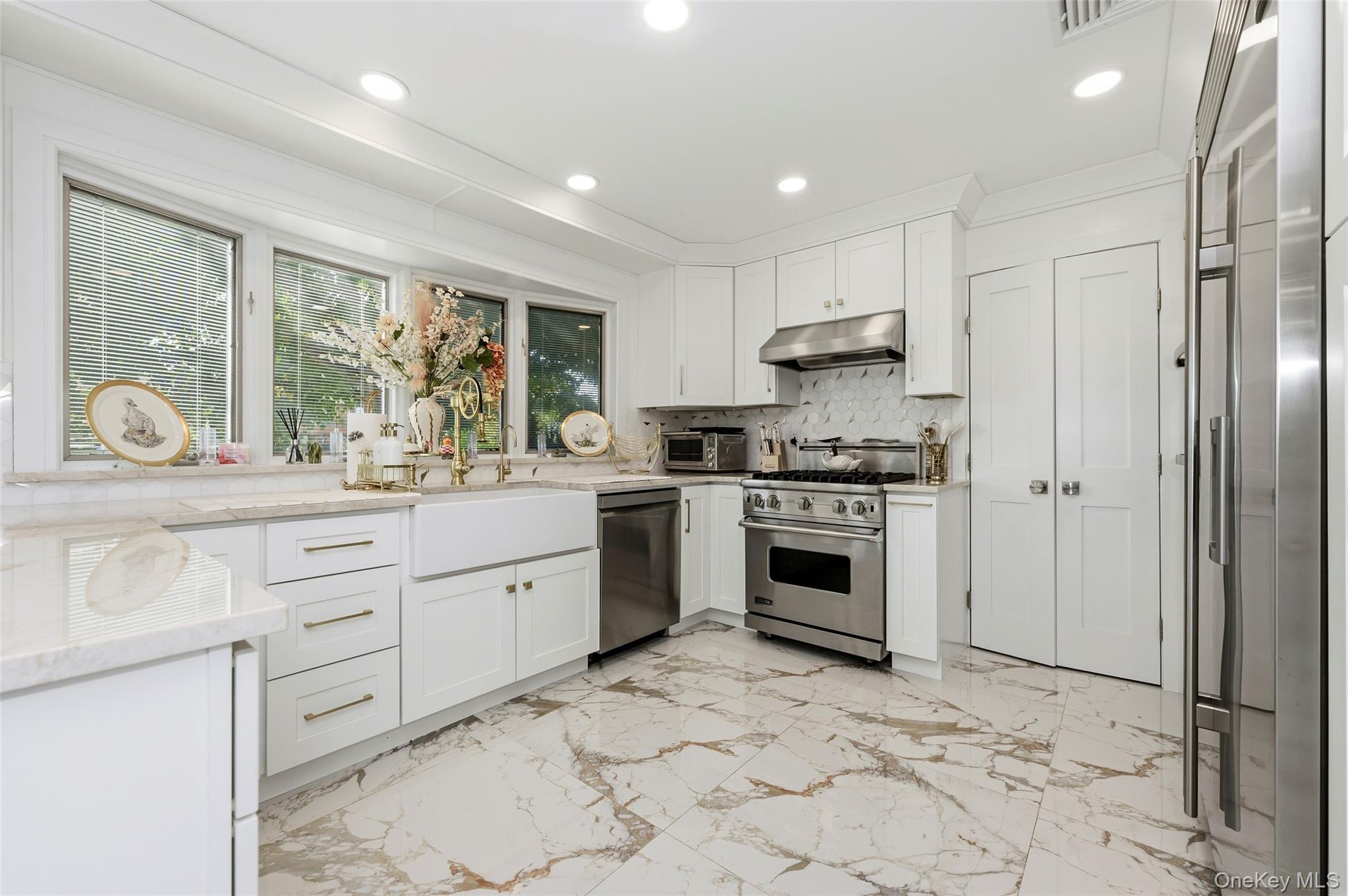 Single Family Lagoon Drive E Nassau County, NY 11561, MLS-1058413-16