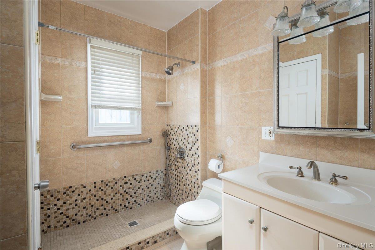 Single Family 10th Avenue Queens, NY 11357, MLS-1058424-16