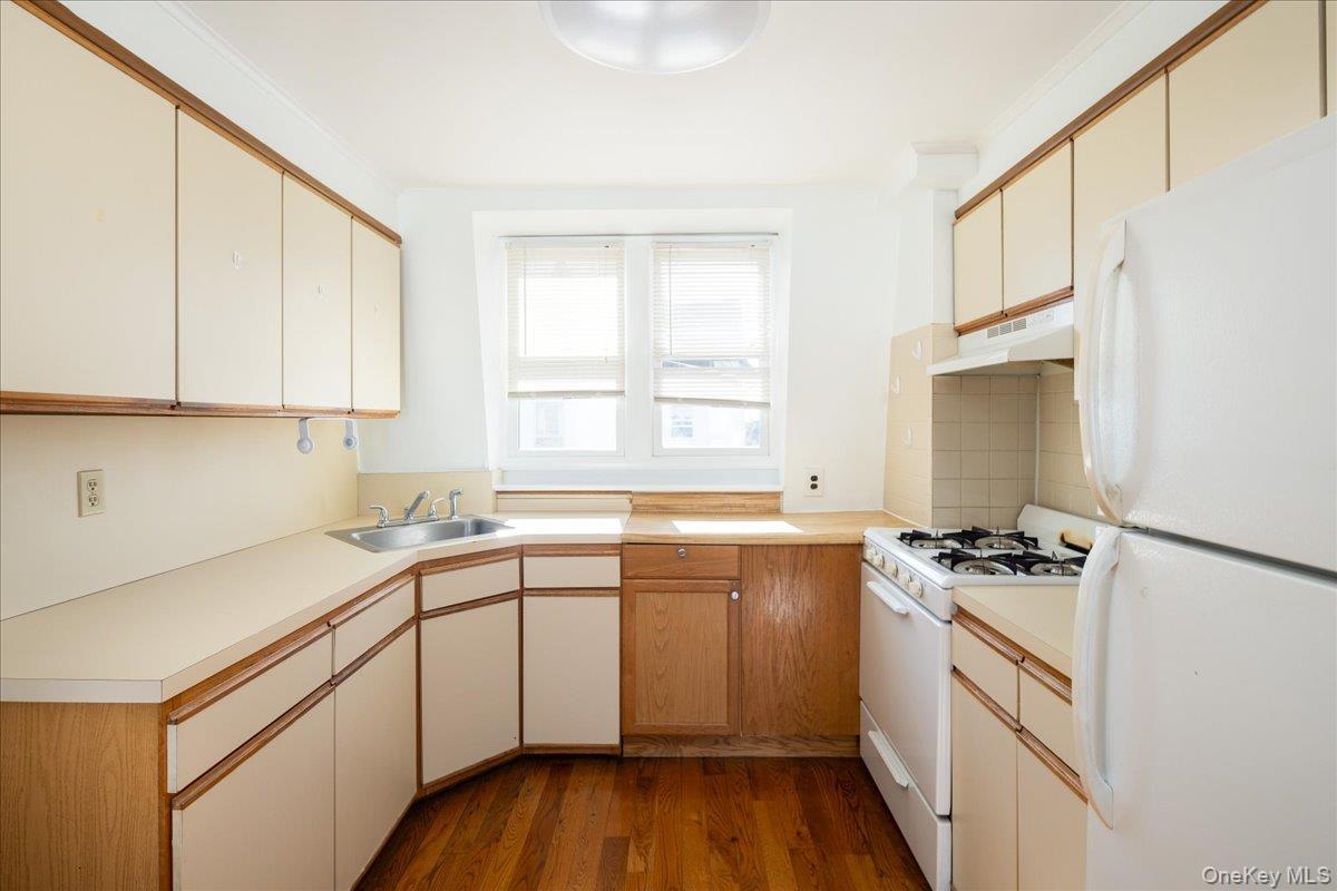 Single Family 10th Avenue Queens, NY 11357, MLS-1058424-22