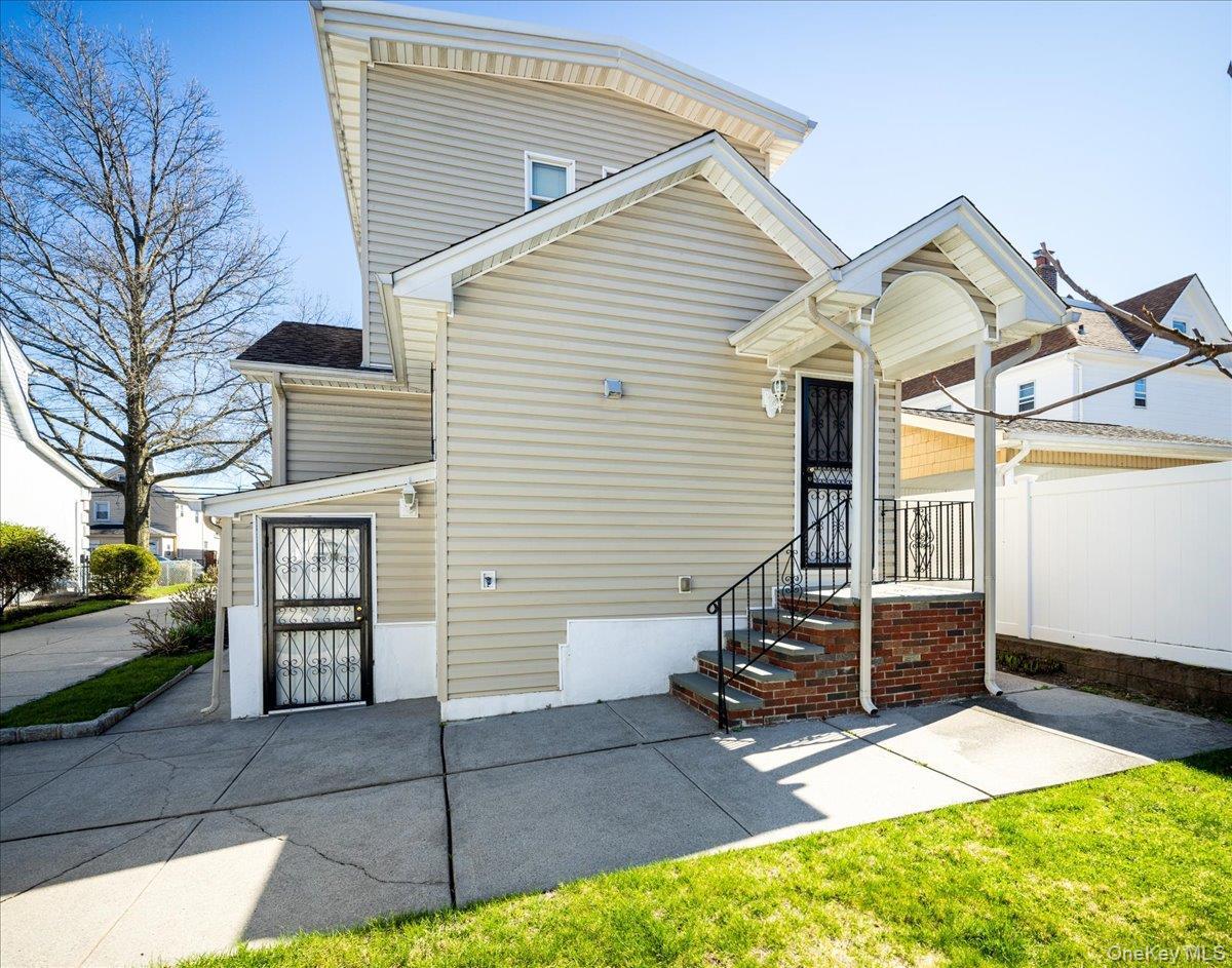 Single Family 10th Avenue Queens, NY 11357, MLS-1058424-30