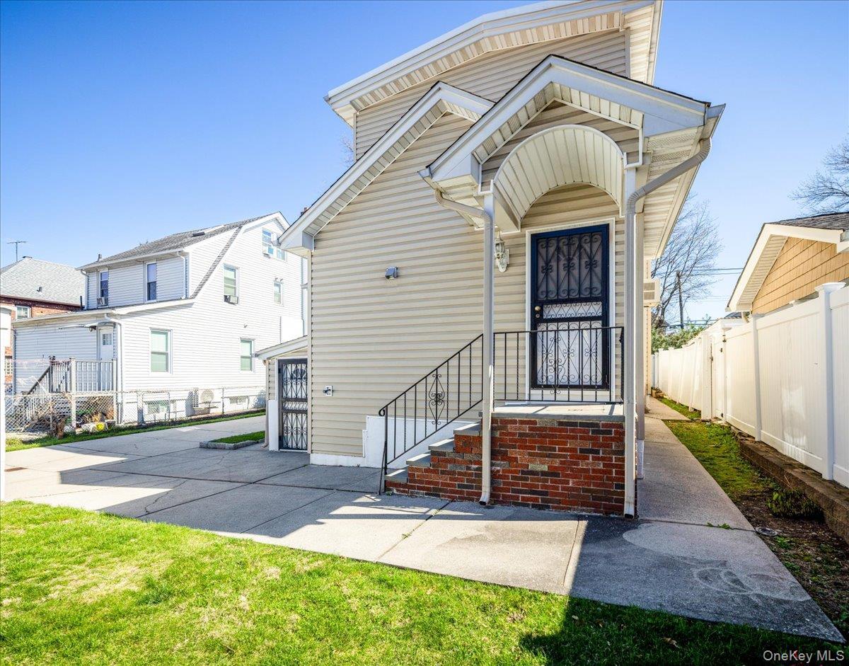 Single Family 10th Avenue  Queens, NY 11357, MLS-1058424-31