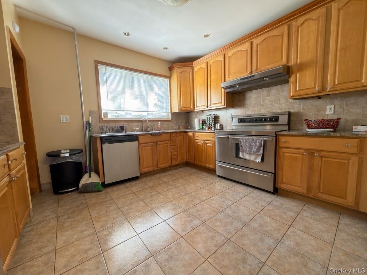 Single Family 60th Place Queens, NY 11385, MLS-1058464-11
