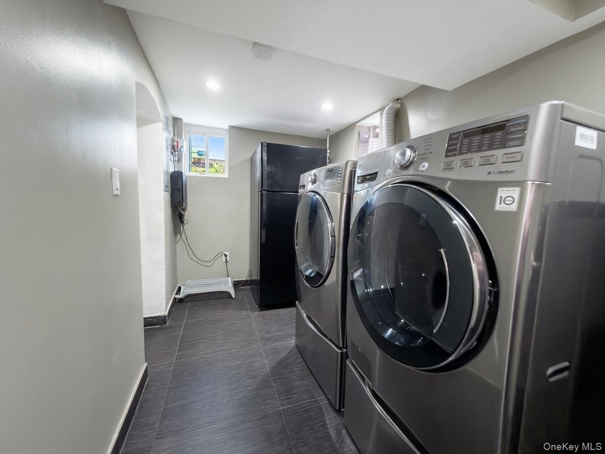 Single Family 60th Place Queens, NY 11385, MLS-1058464-2