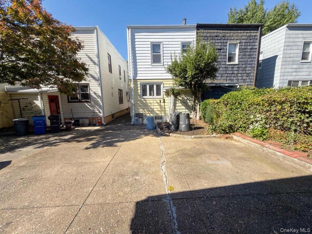 Single Family 60th Place Queens, NY 11385, MLS-1058464-27