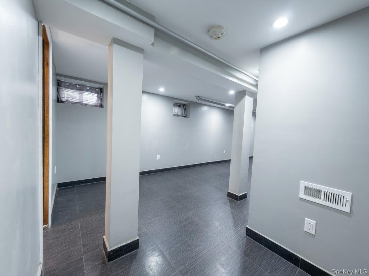 Single Family 60th Place Queens, NY 11385, MLS-1058464-7
