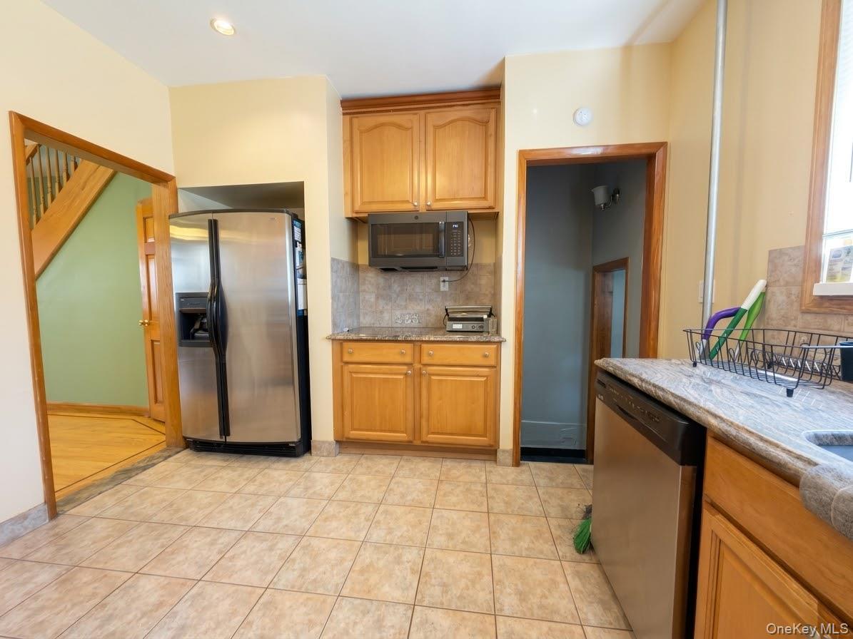 Single Family 60th Place Queens, NY 11385, MLS-1058464-8