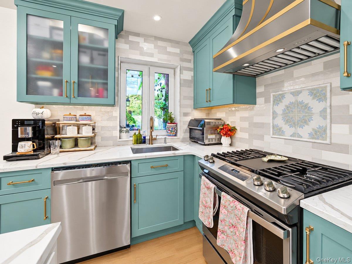 Single Family Austin Street Queens, NY 11415, MLS-1058500-10