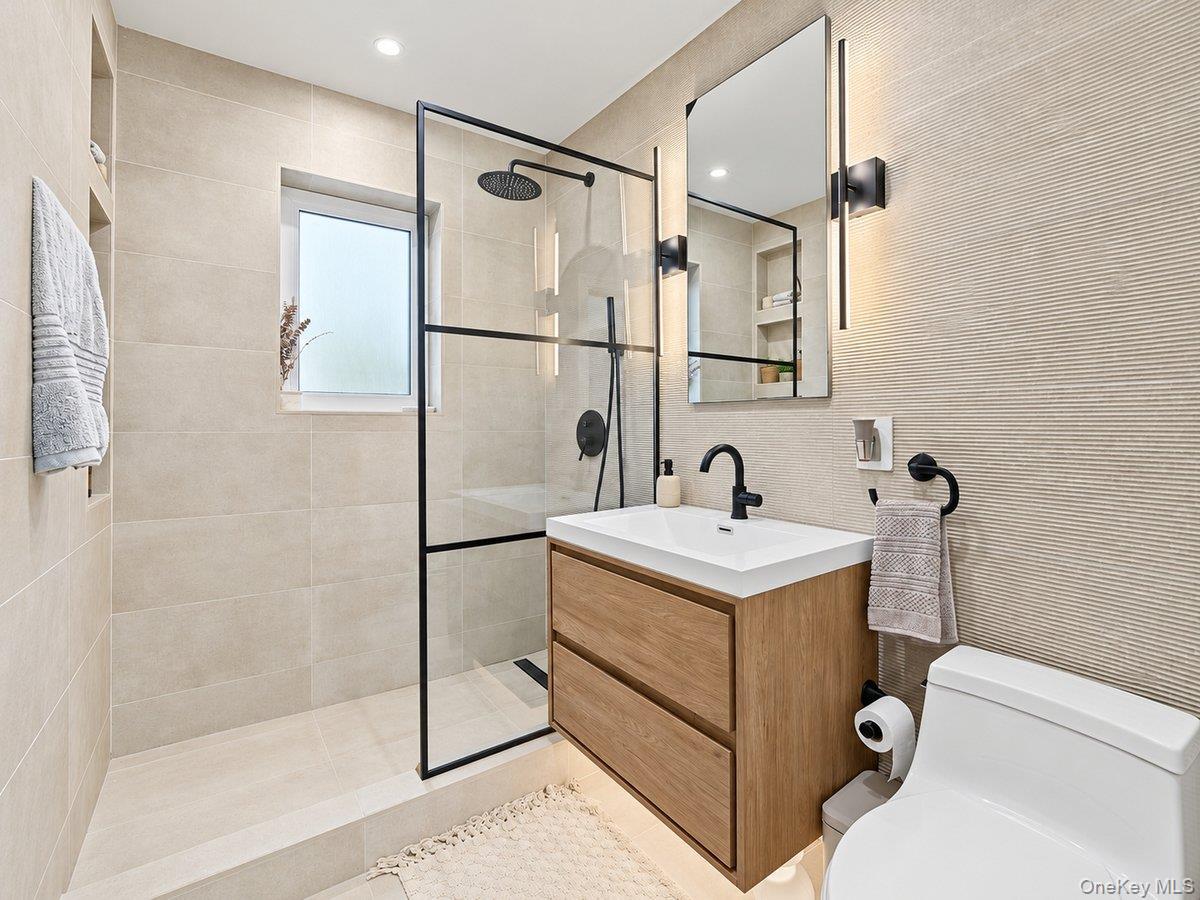 Single Family Austin Street Queens, NY 11415, MLS-1058500-17