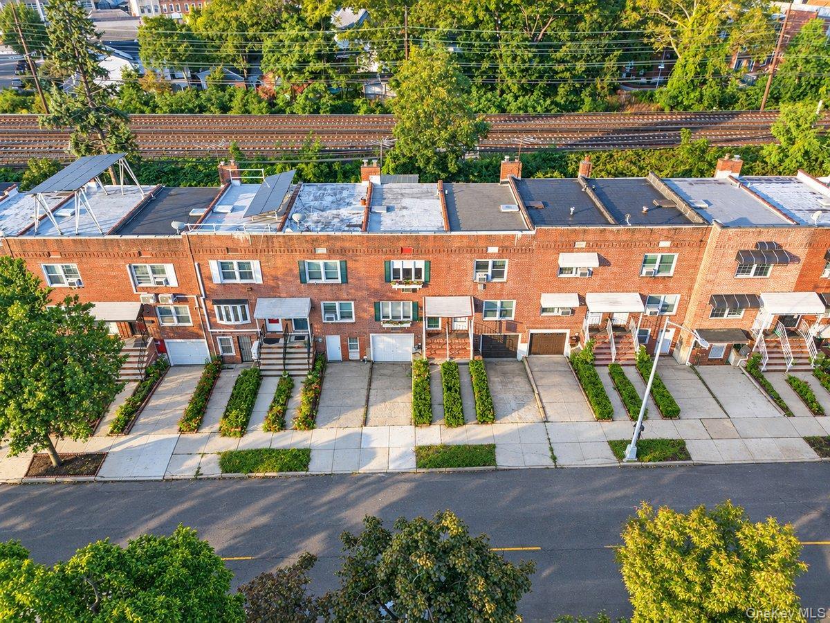 Single Family Austin Street Queens, NY 11415, MLS-1058500-2