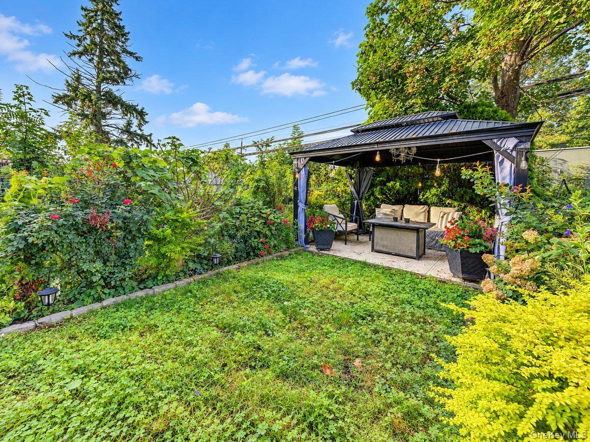 Single Family Austin Street Queens, NY 11415, MLS-1058500-27