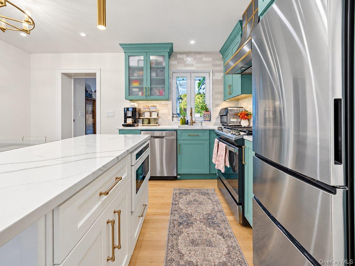 Single Family Austin Street Queens, NY 11415, MLS-1058500-8