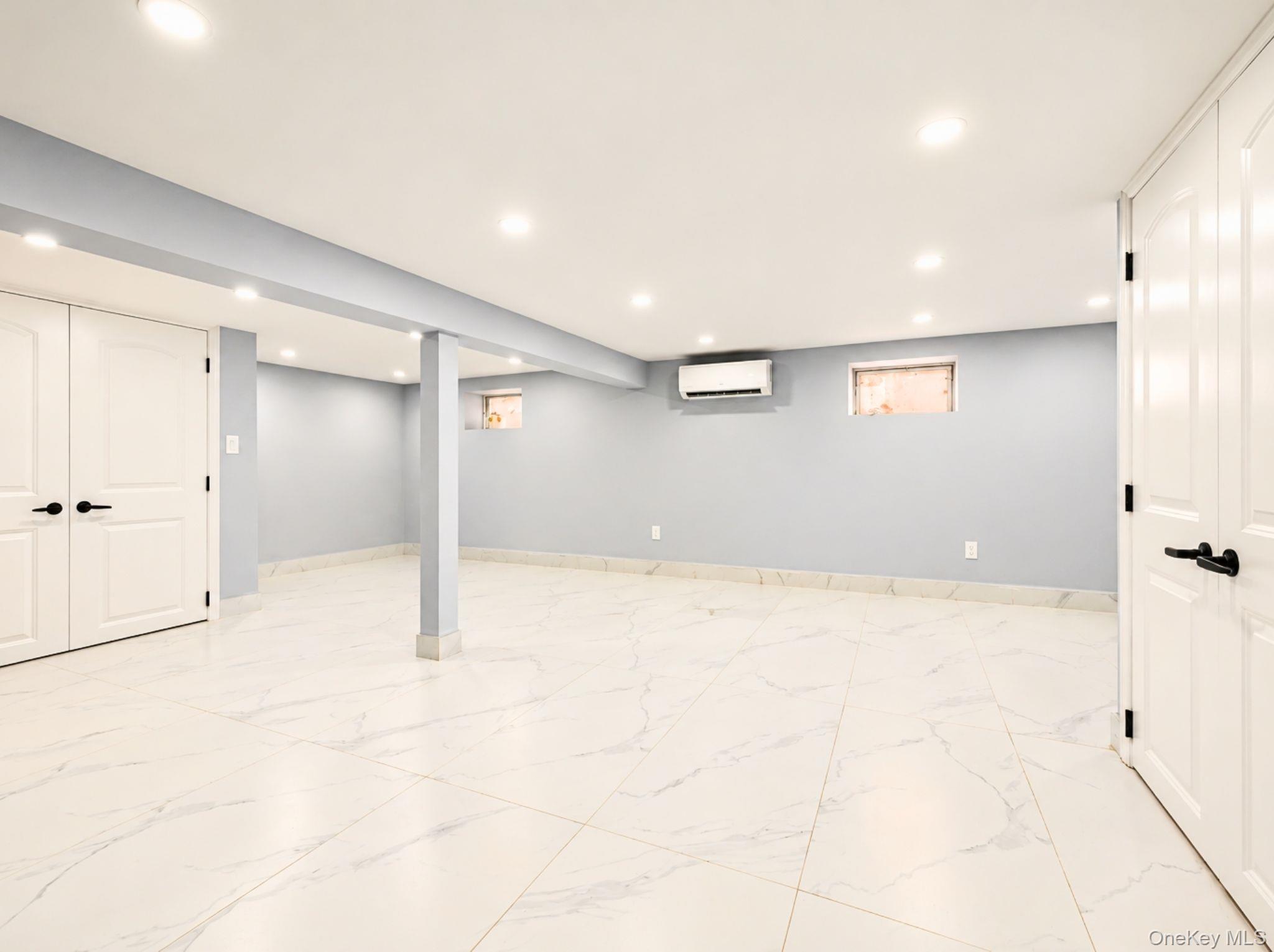 Single Family 183rd Street Queens, NY 11365, MLS-1058528-15