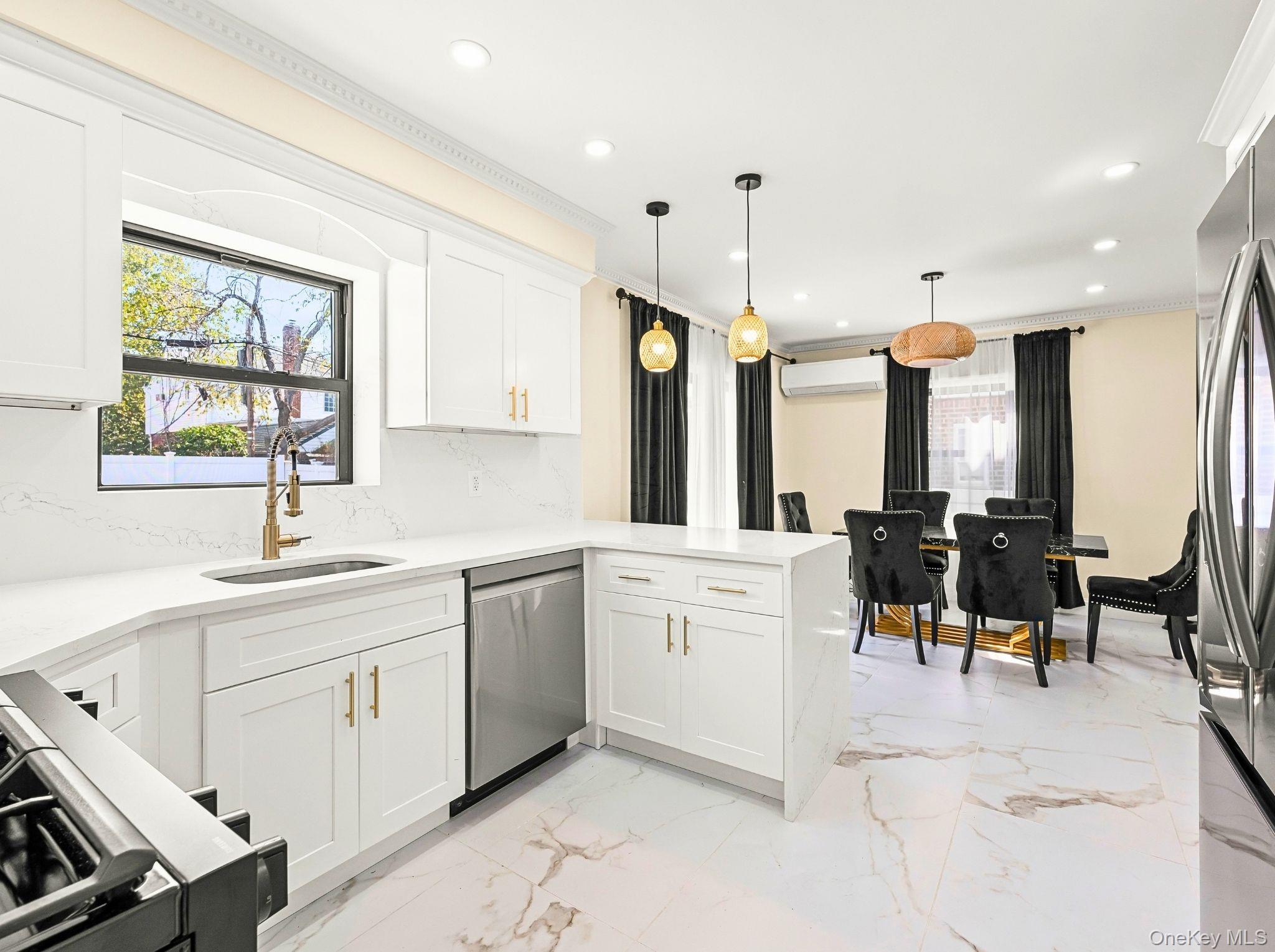 Single Family 183rd Street Queens, NY 11365, MLS-1058528-7