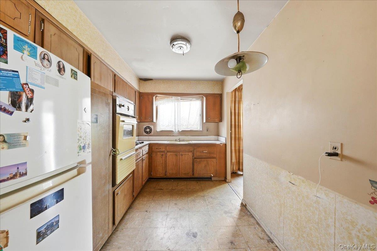 Single Family 120th Avenue Queens, NY 11412, MLS-1058577-10