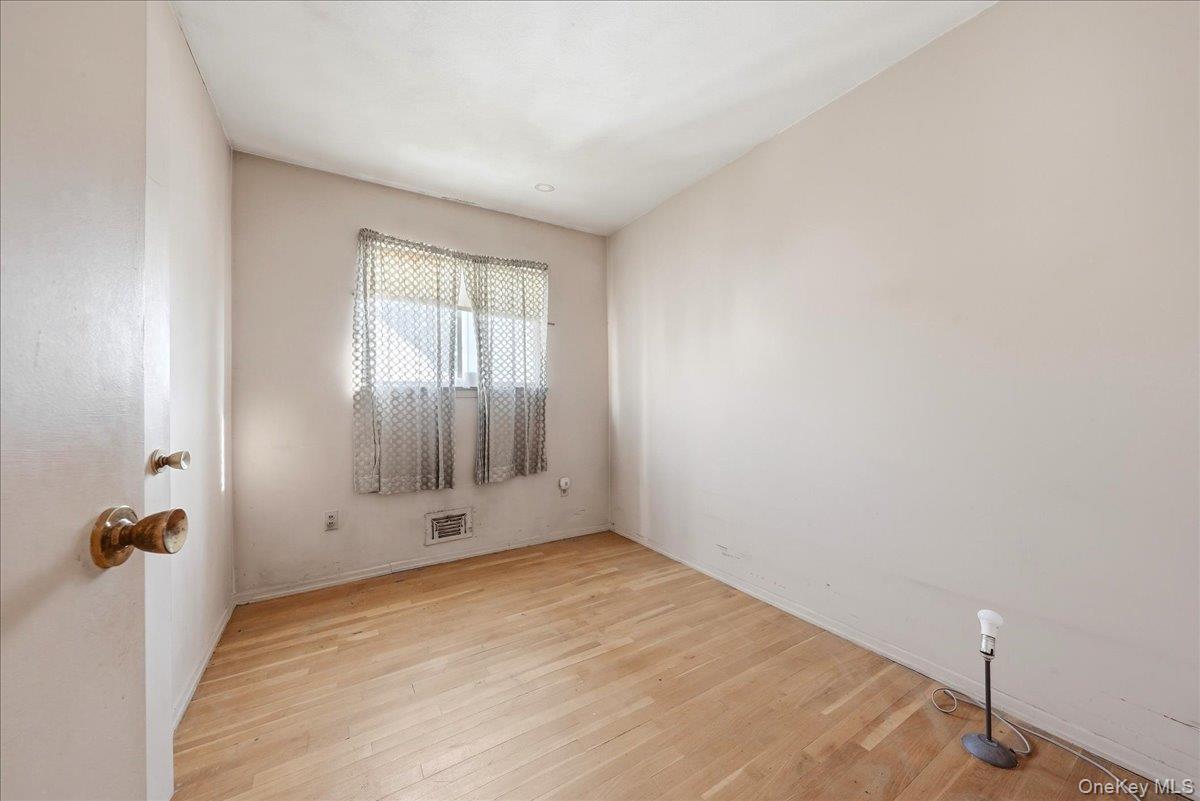 Single Family 120th Avenue Queens, NY 11412, MLS-1058577-15