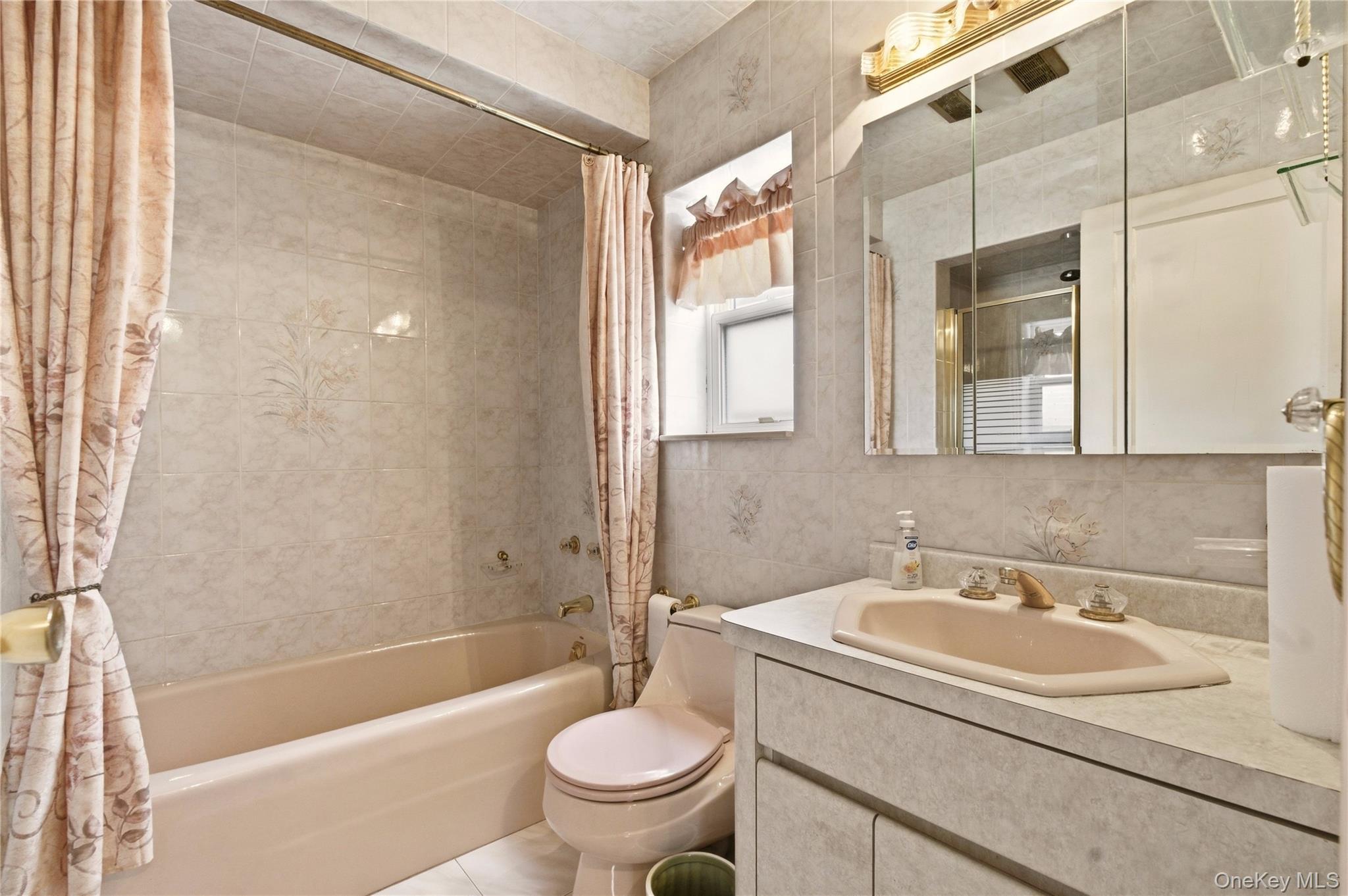 Single Family 25th Avenue Queens, NY 11357, MLS-1058592-13