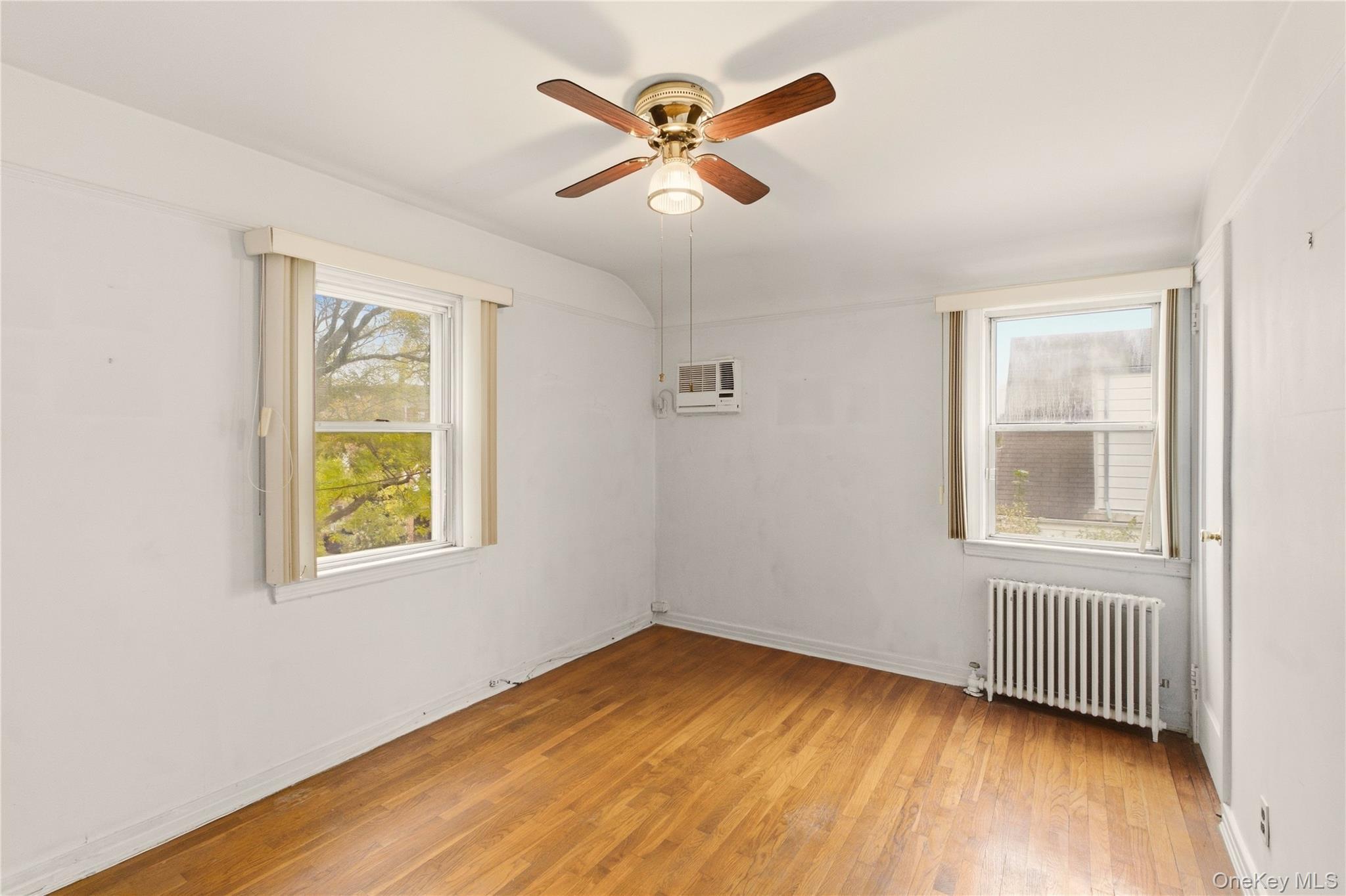 Single Family 25th Avenue Queens, NY 11357, MLS-1058592-14