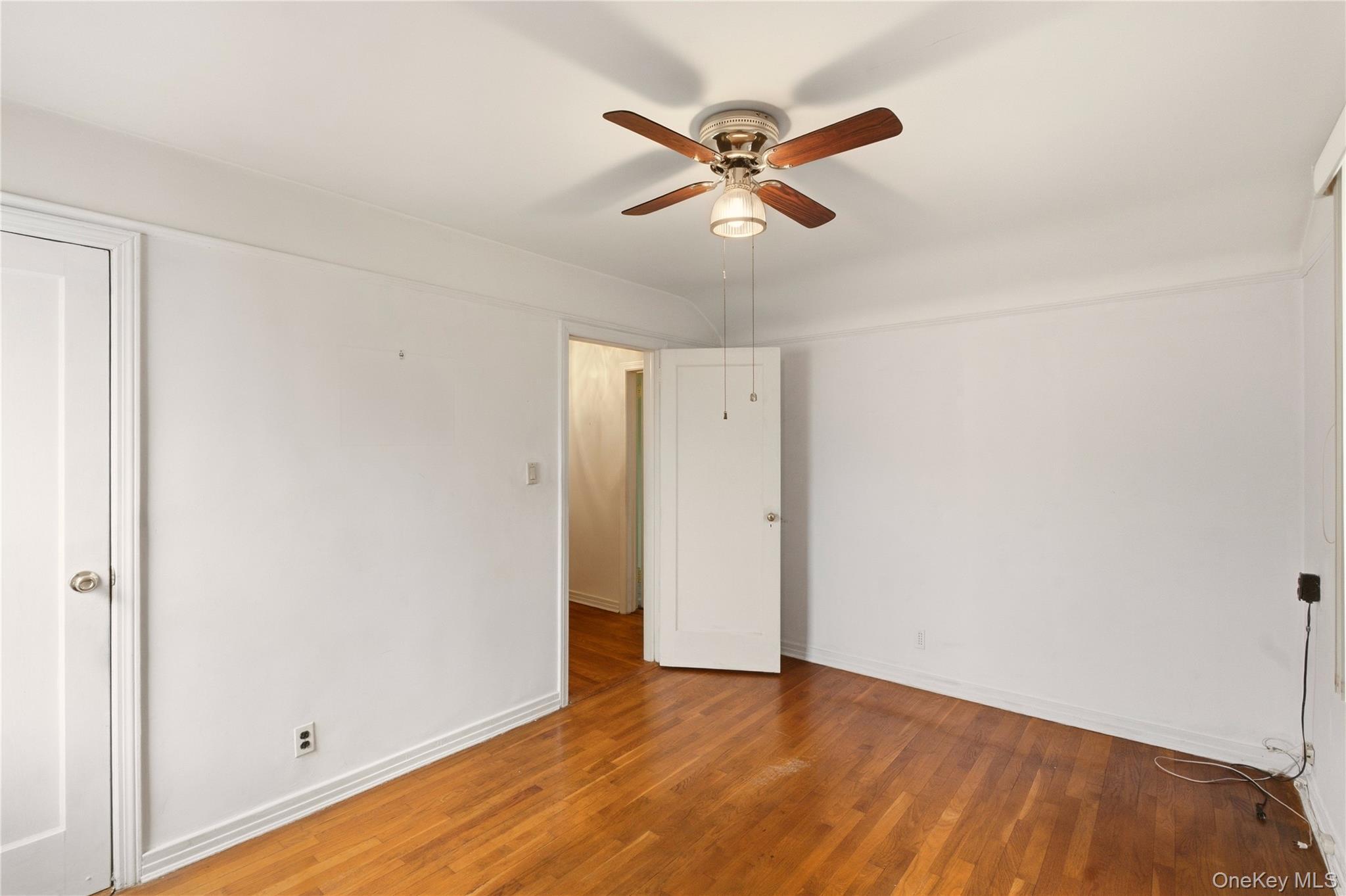 Single Family 25th Avenue Queens, NY 11357, MLS-1058592-15