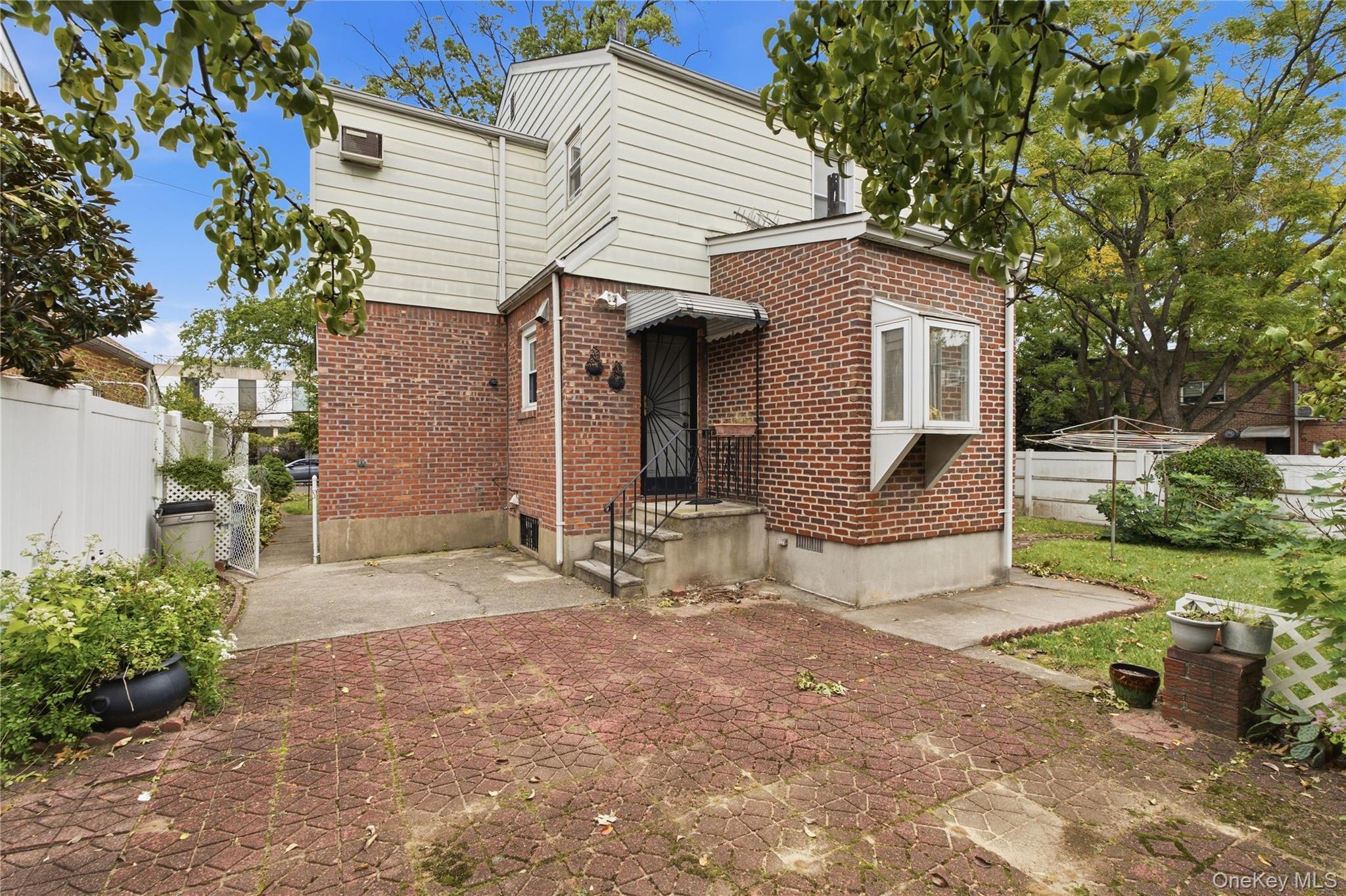 Single Family 25th Avenue Queens, NY 11357, MLS-1058592-19