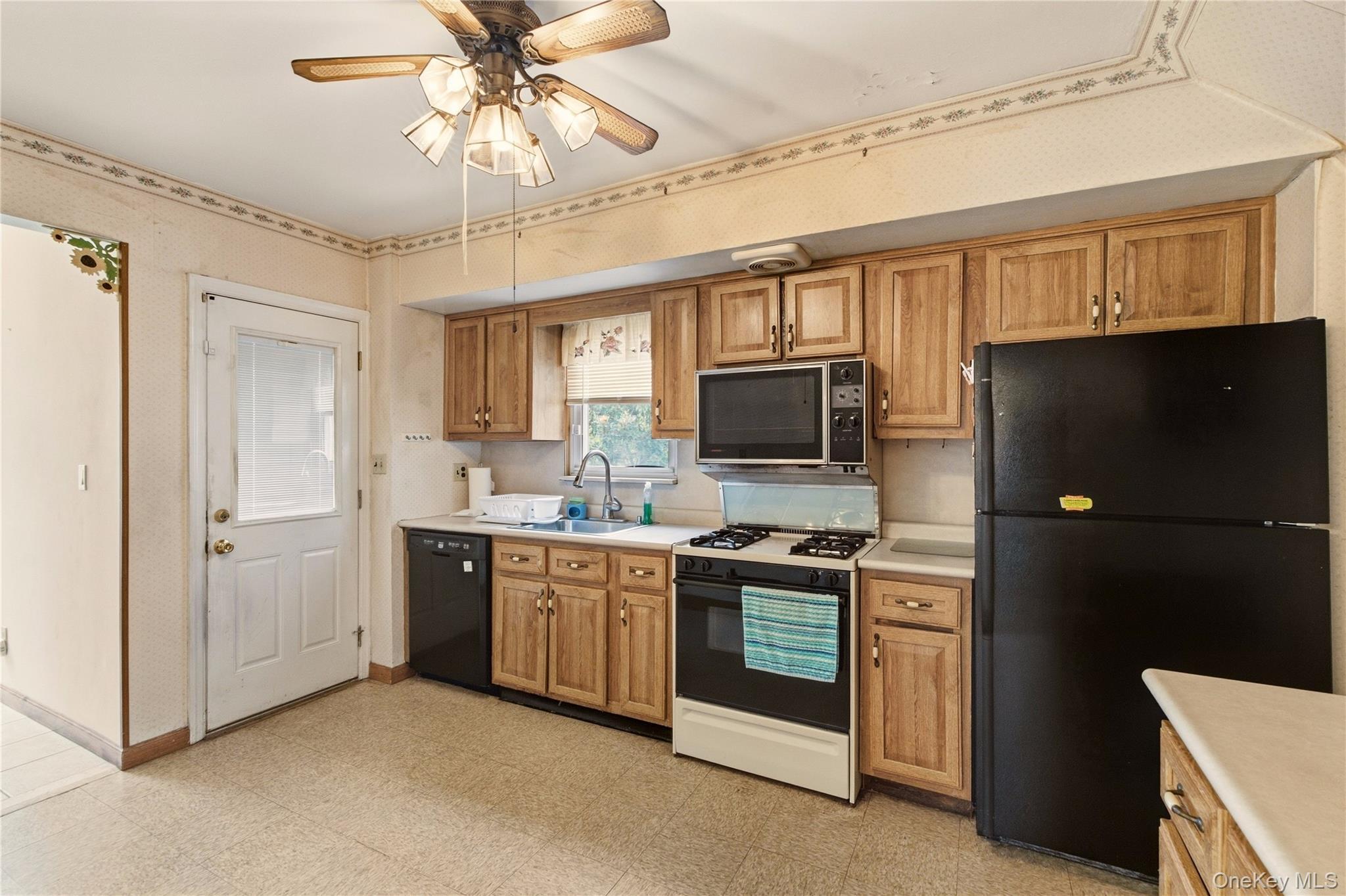 Single Family 25th Avenue Queens, NY 11357, MLS-1058592-8
