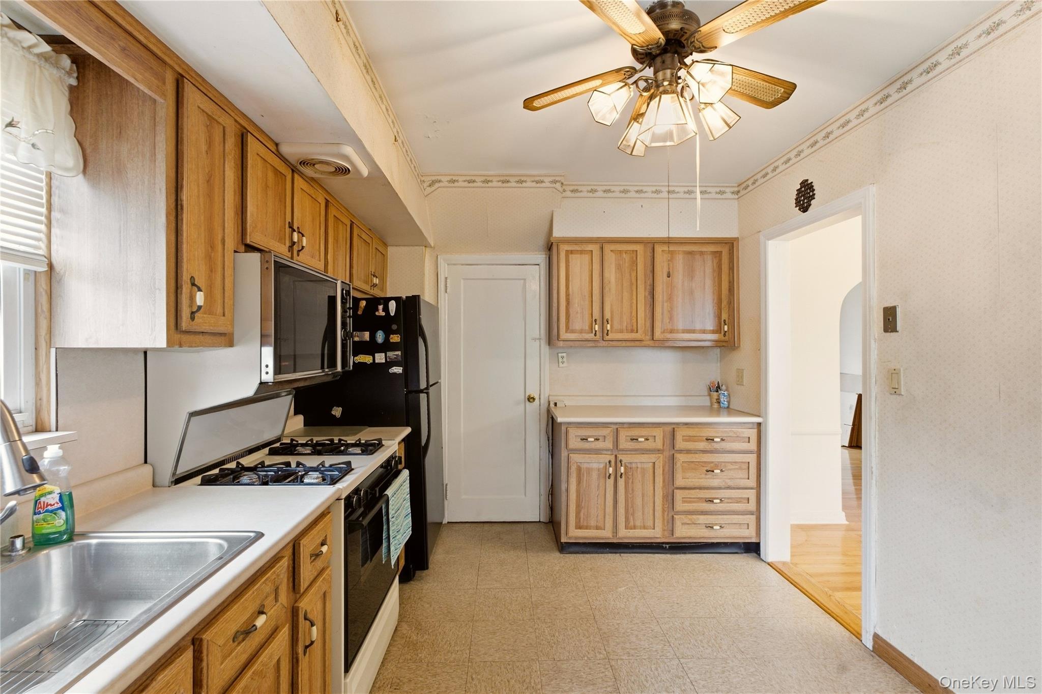 Single Family 25th Avenue Queens, NY 11357, MLS-1058592-9