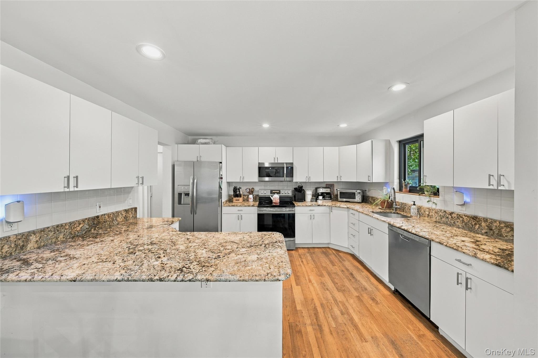 Single Family Bridle Path  Suffolk County, NY 11978, MLS-1058621-9