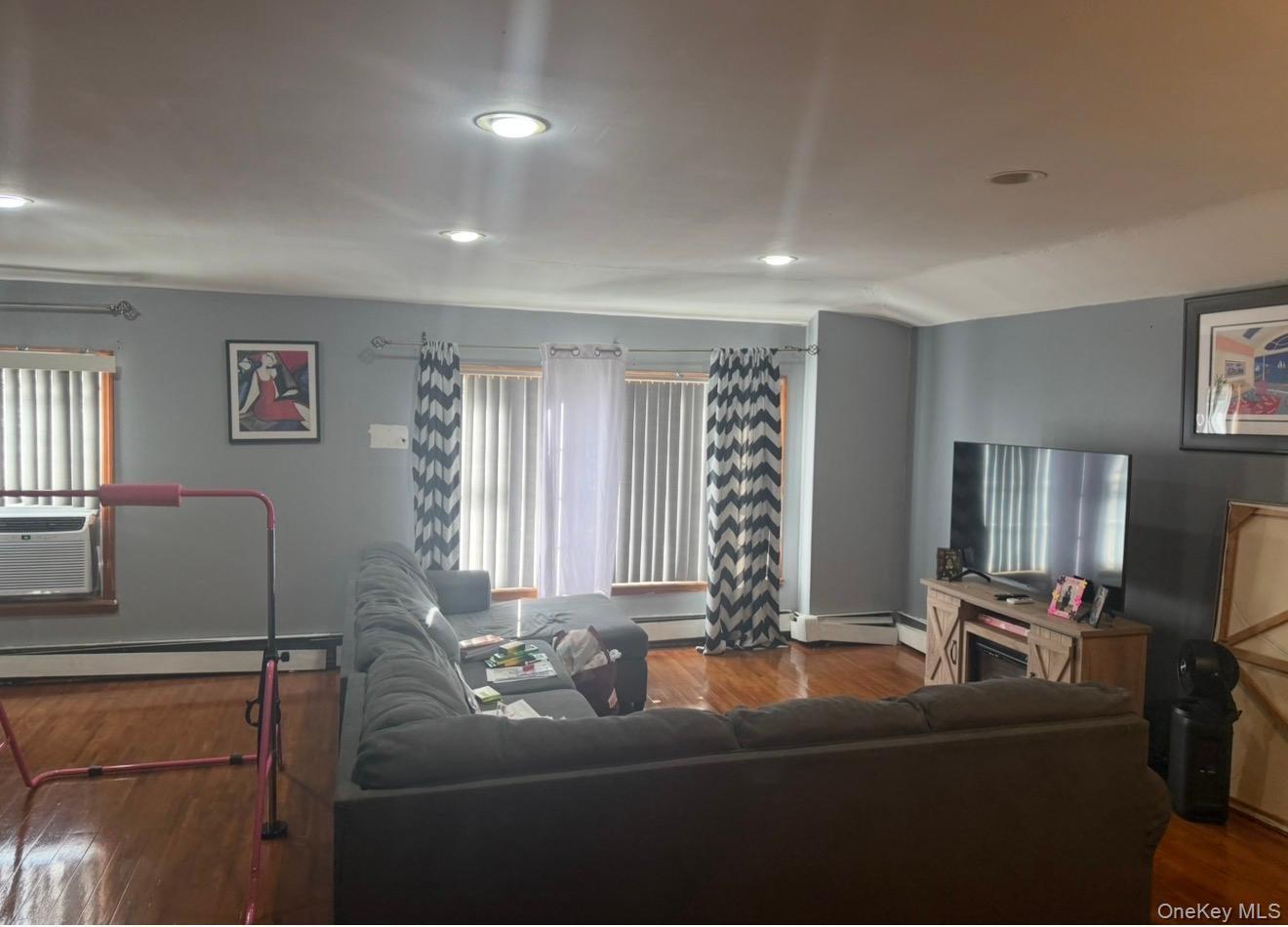Single Family 196th Street Queens, NY 11412, MLS-1058706-2