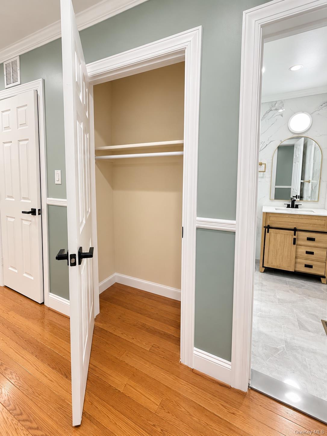 Single Family 208th Street  Queens, NY 11411, MLS-1058793-16