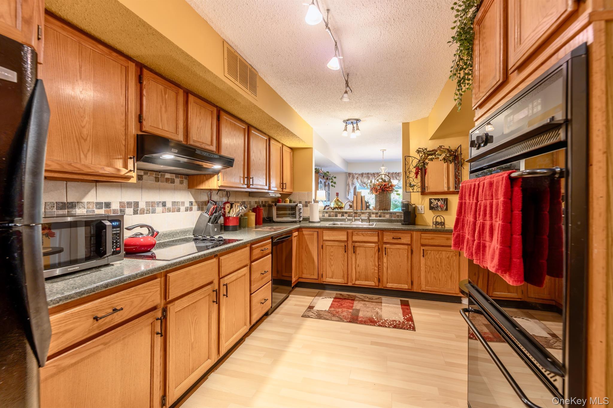 Single Family Cottonwood Circle  Ulster County, NY 12477, MLS-1058796-15