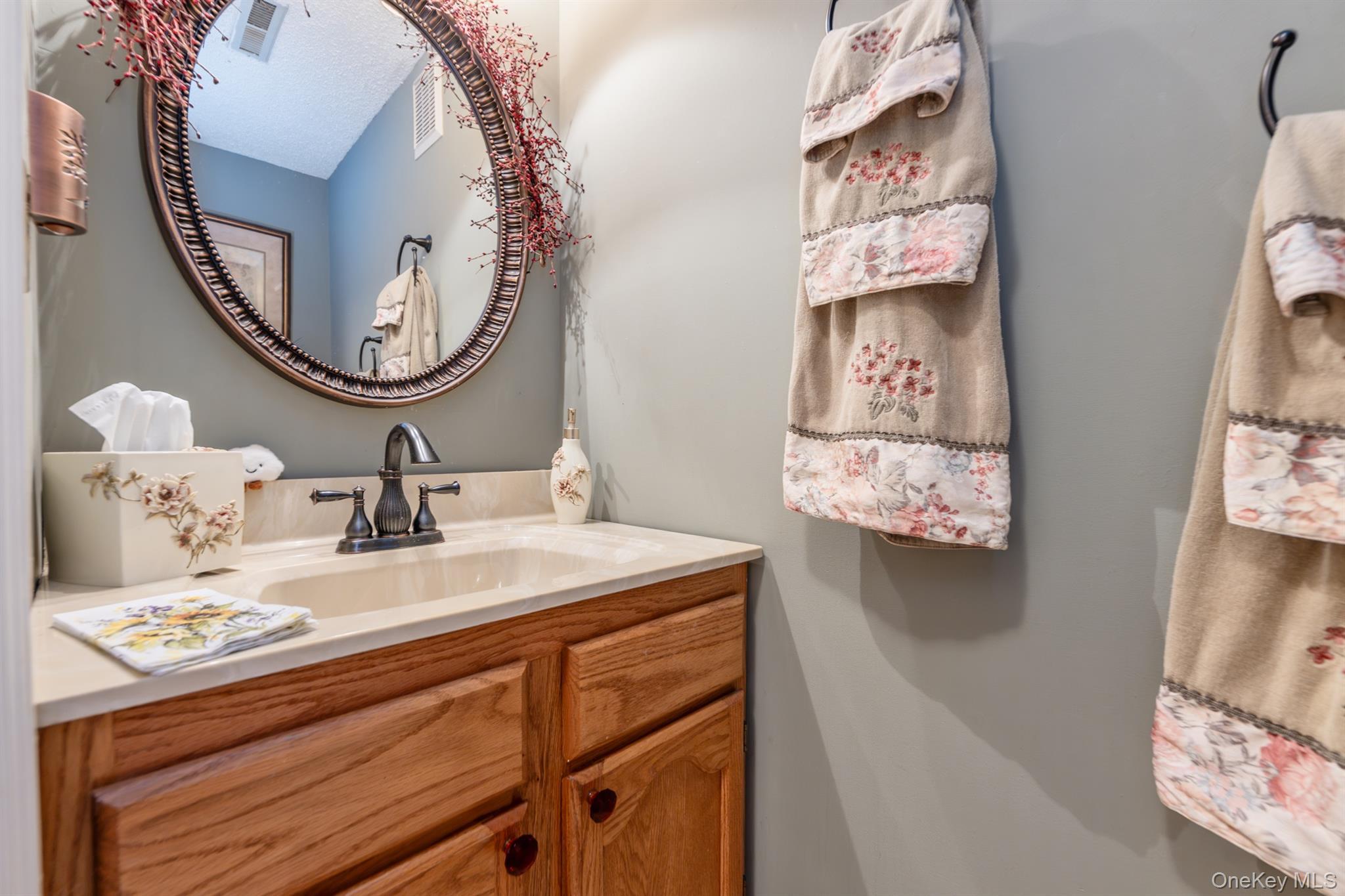 Single Family Cottonwood Circle  Ulster County, NY 12477, MLS-1058796-17