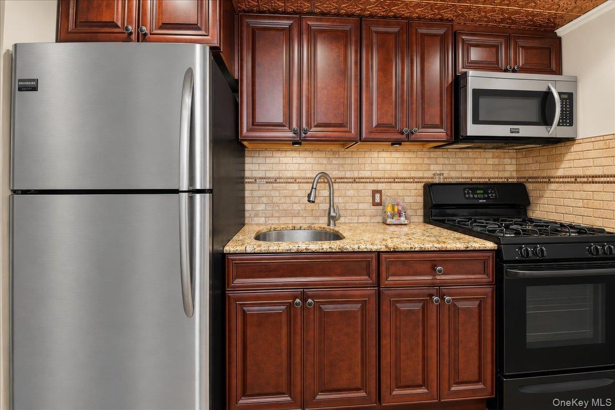 Single Family Harding Avenue Bronx, NY 10465, MLS-1058858-16