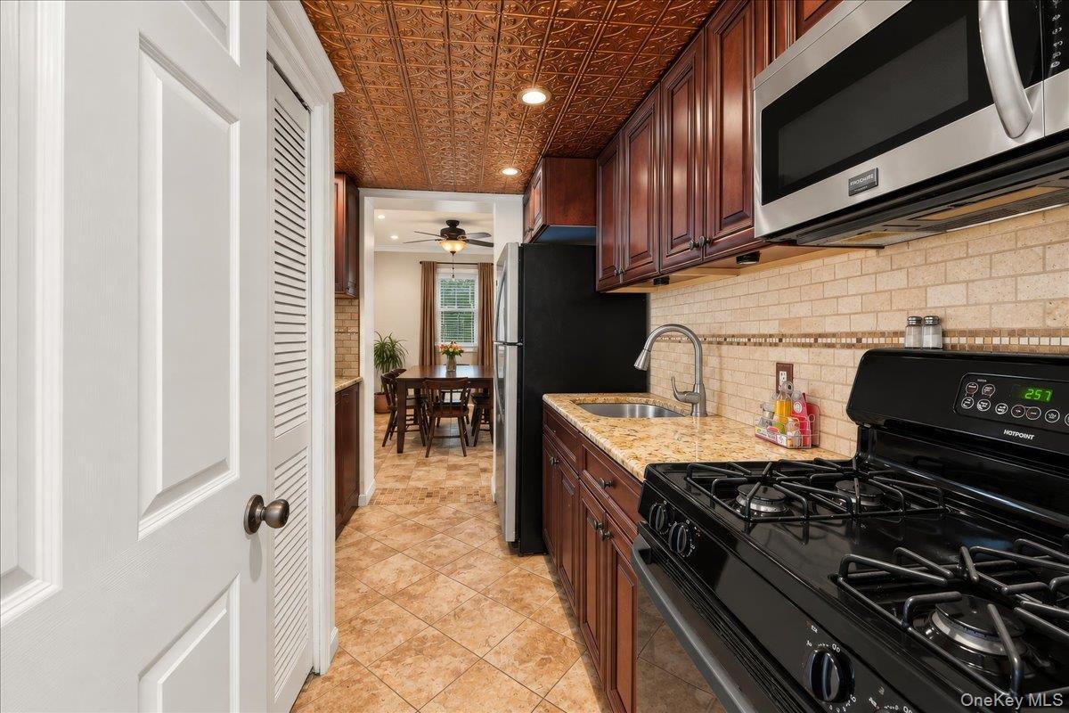 Single Family Harding Avenue Bronx, NY 10465, MLS-1058858-17