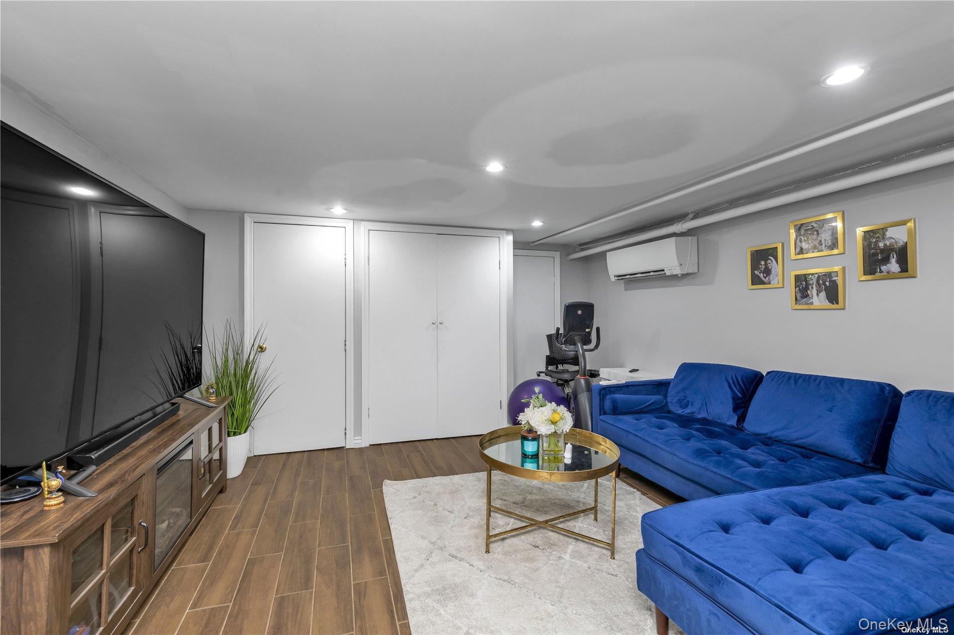Single Family Sutter Avenue Queens, NY 11436, MLS-1058984-15