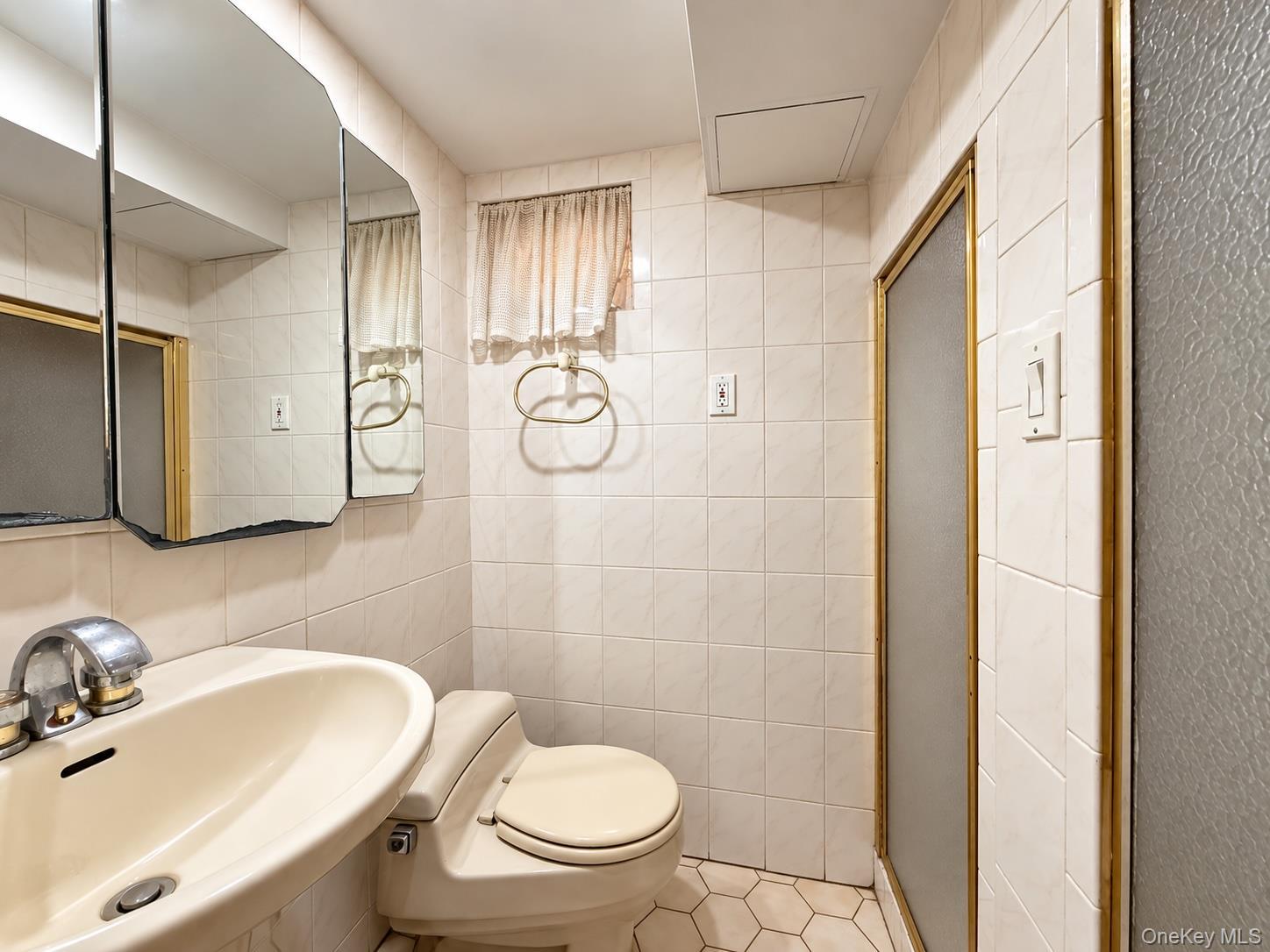 Single Family Clearview Expressway Queens, NY 11360, MLS-1059191-10