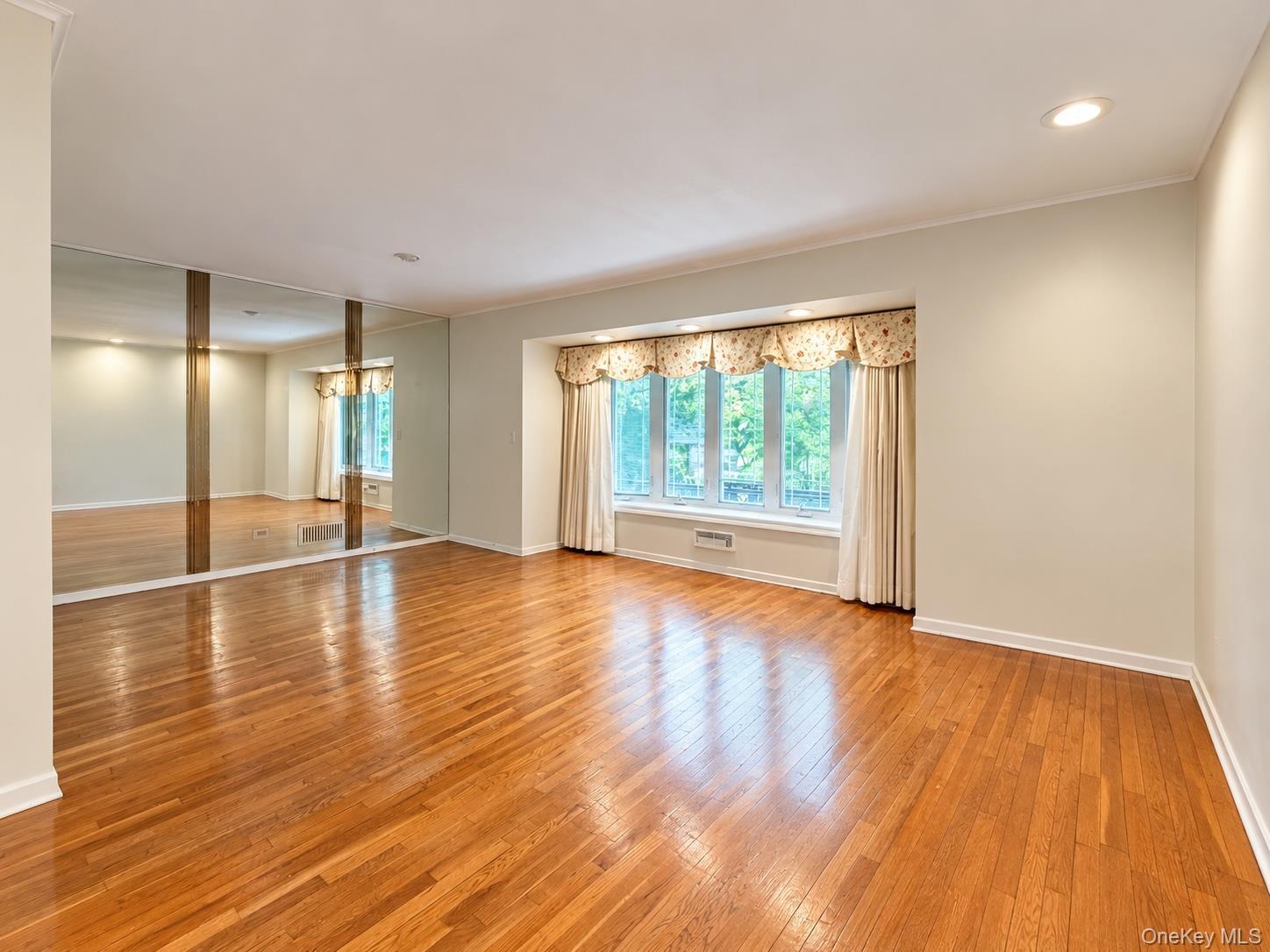 Single Family Clearview Expressway Queens, NY 11360, MLS-1059191-2