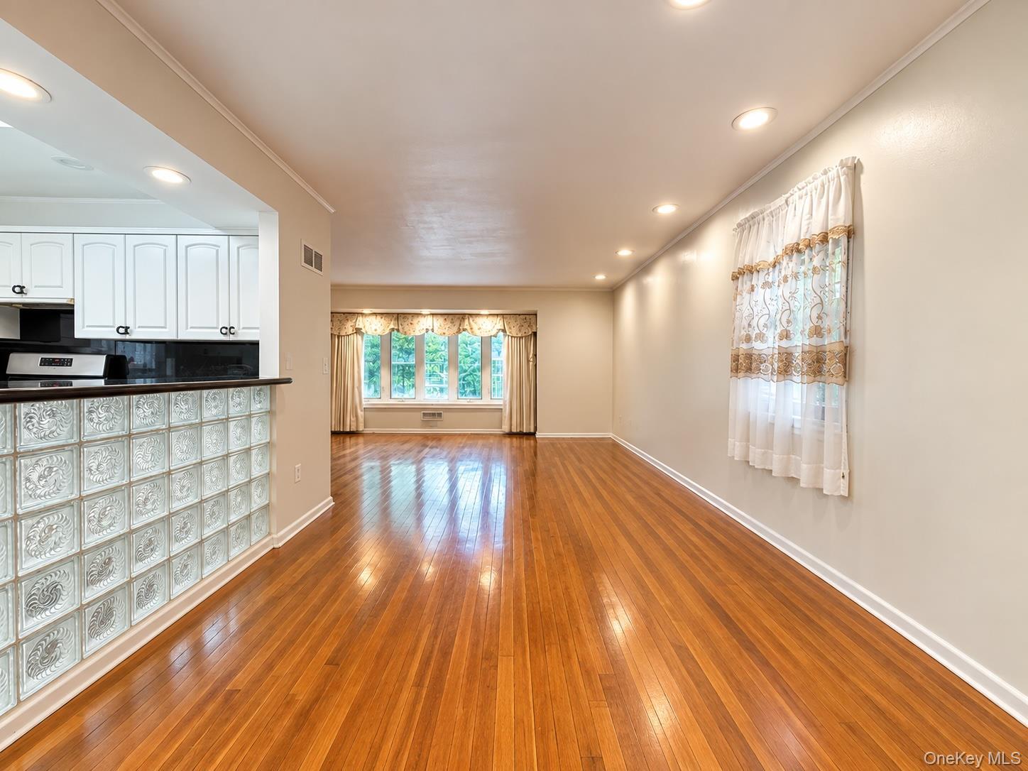 Single Family Clearview Expressway Queens, NY 11360, MLS-1059191-3