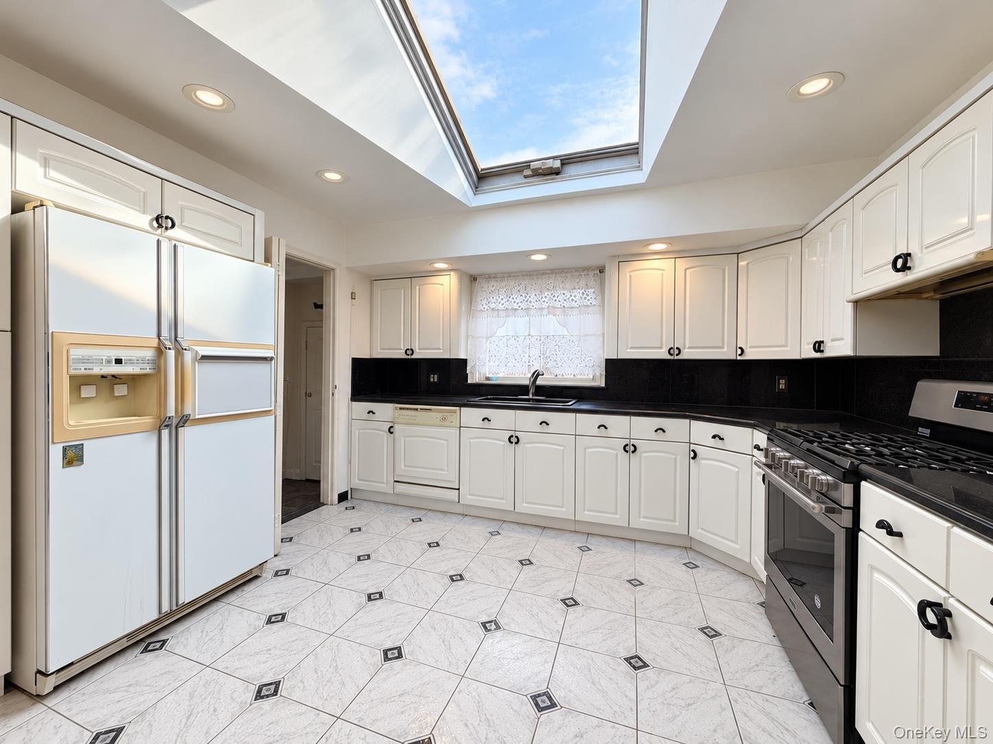 Single Family Clearview Expressway Queens, NY 11360, MLS-1059191-4