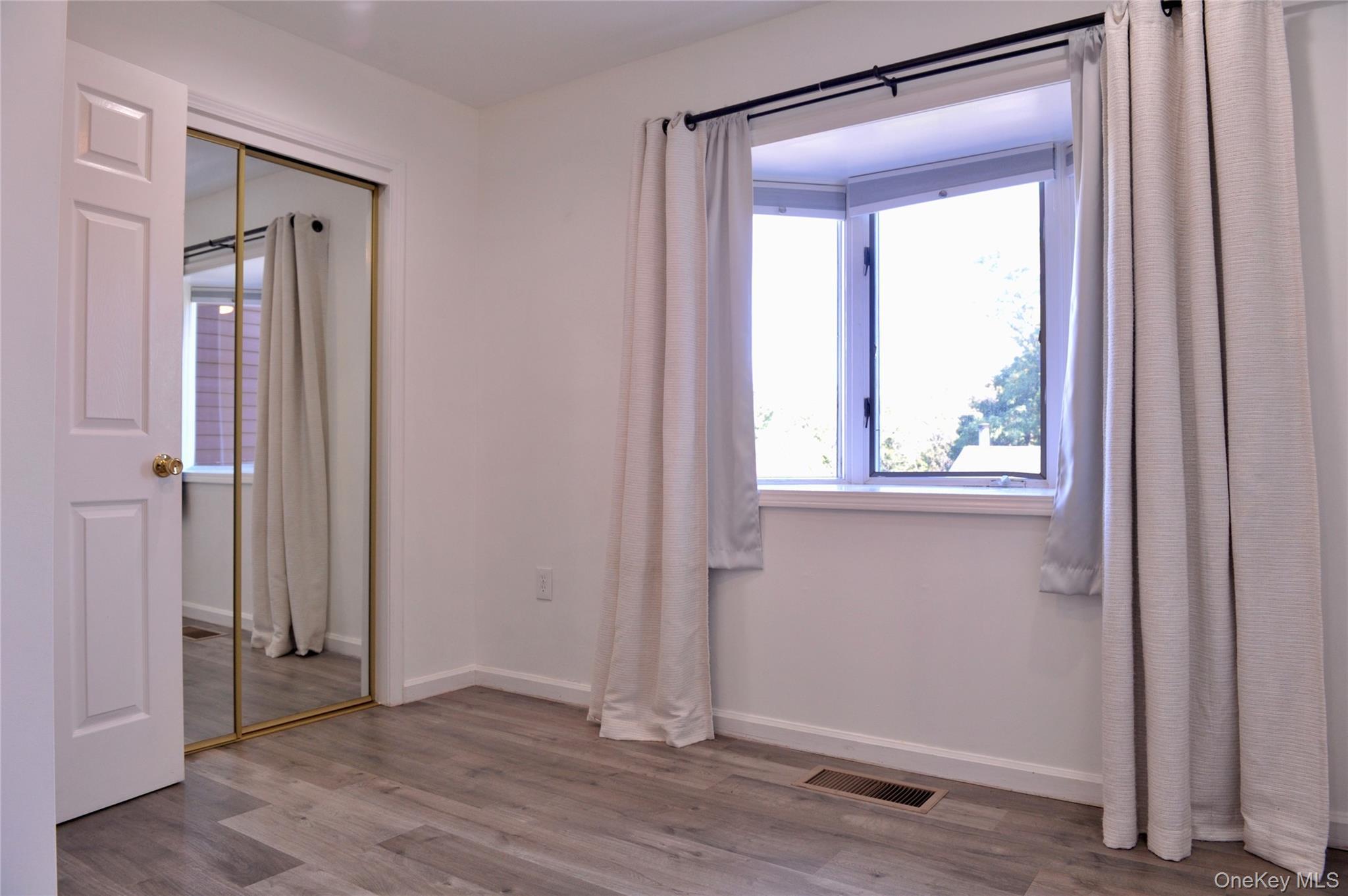 Single Family Knoll View  Westchester County, NY 10562, MLS-1059219-10