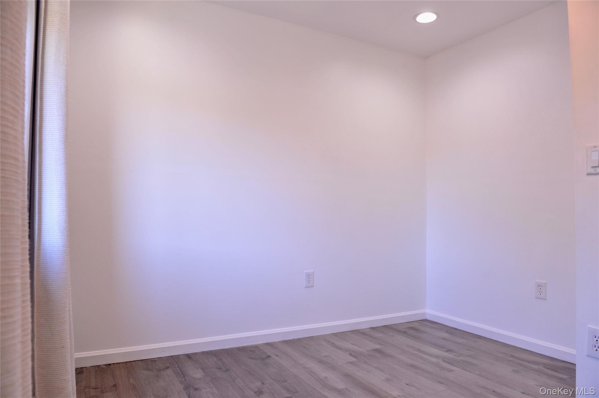 Single Family Knoll View  Westchester County, NY 10562, MLS-1059219-11