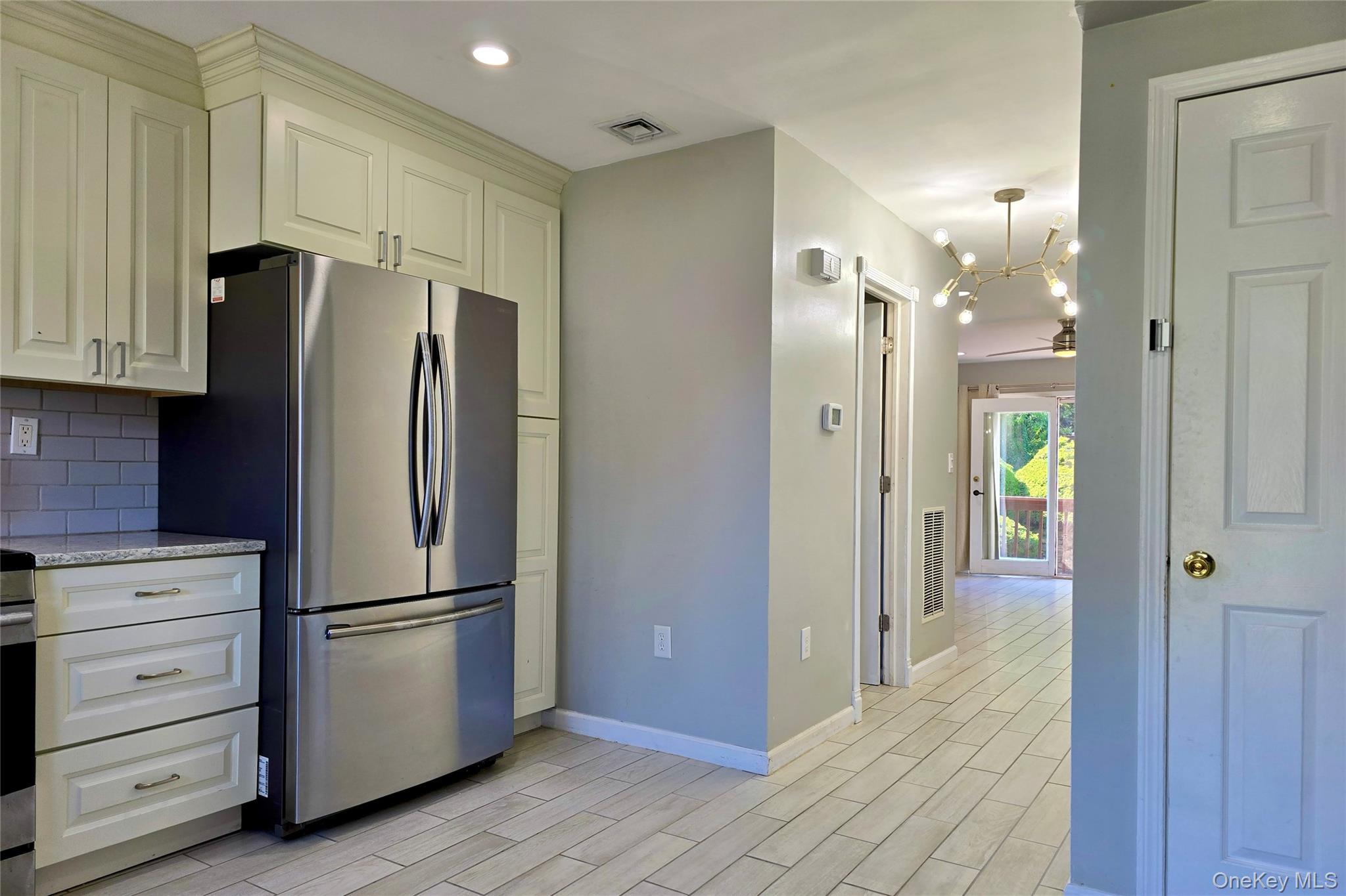 Single Family Knoll View  Westchester County, NY 10562, MLS-1059219-3