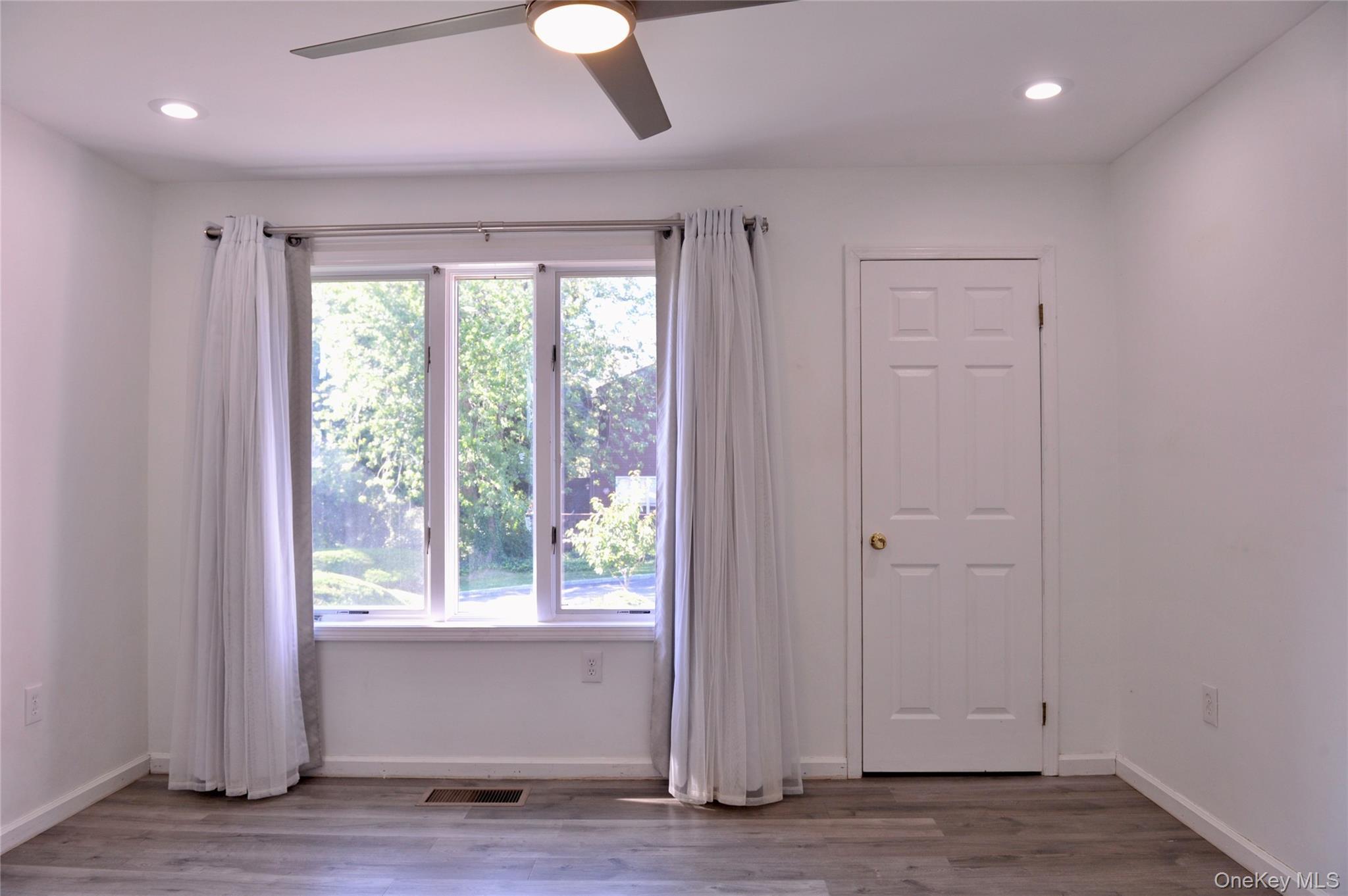 Single Family Knoll View  Westchester County, NY 10562, MLS-1059219-6