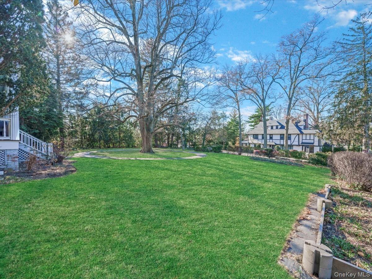 Single Family Center Drive  Queens, NY 11363, MLS-1059256-5