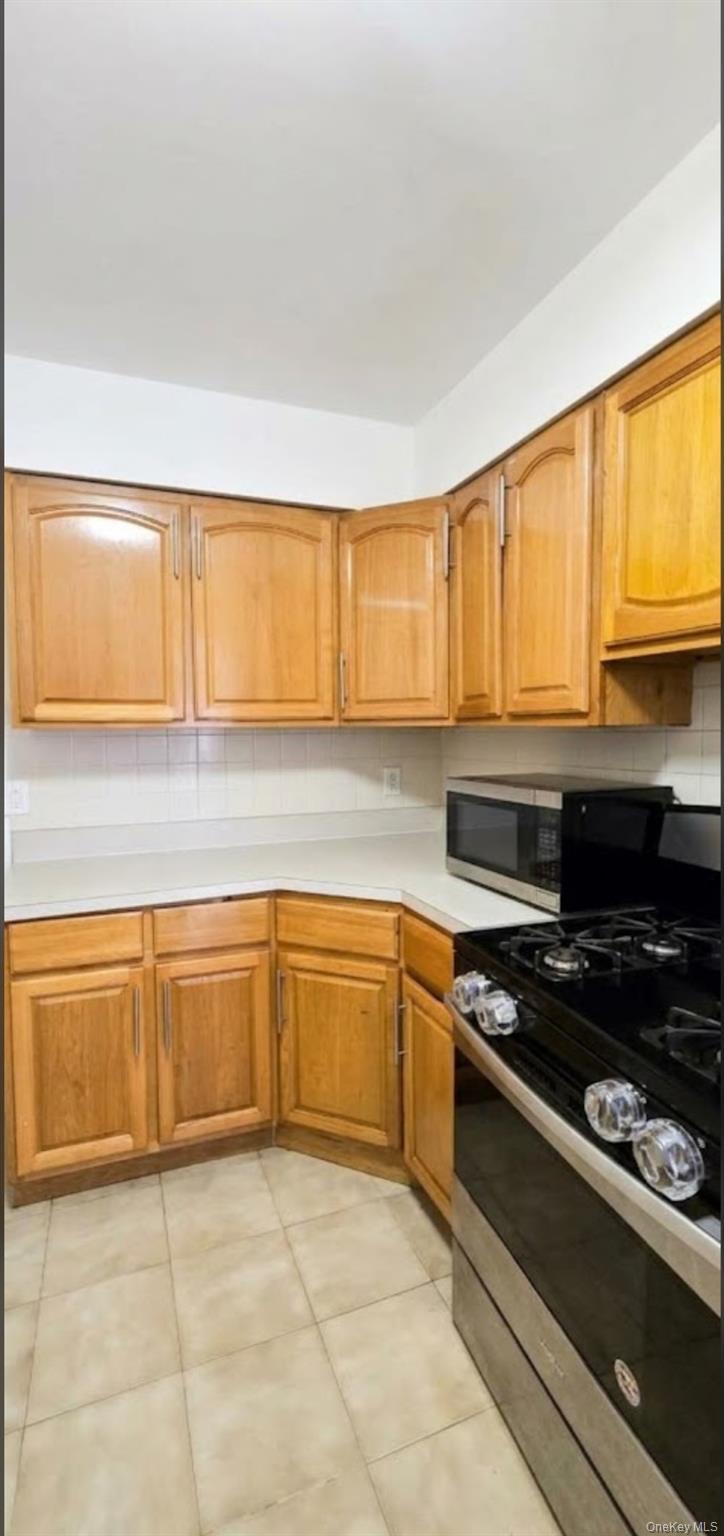 Single Family E 216th Street Bronx, NY 10467, MLS-1059303-12