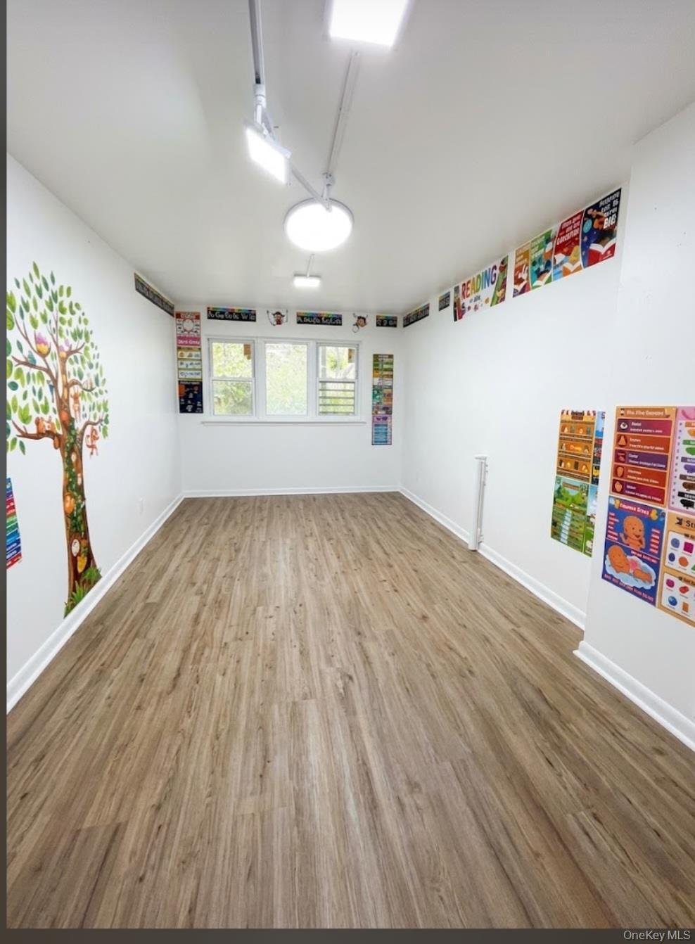 Single Family E 216th Street Bronx, NY 10467, MLS-1059303-13