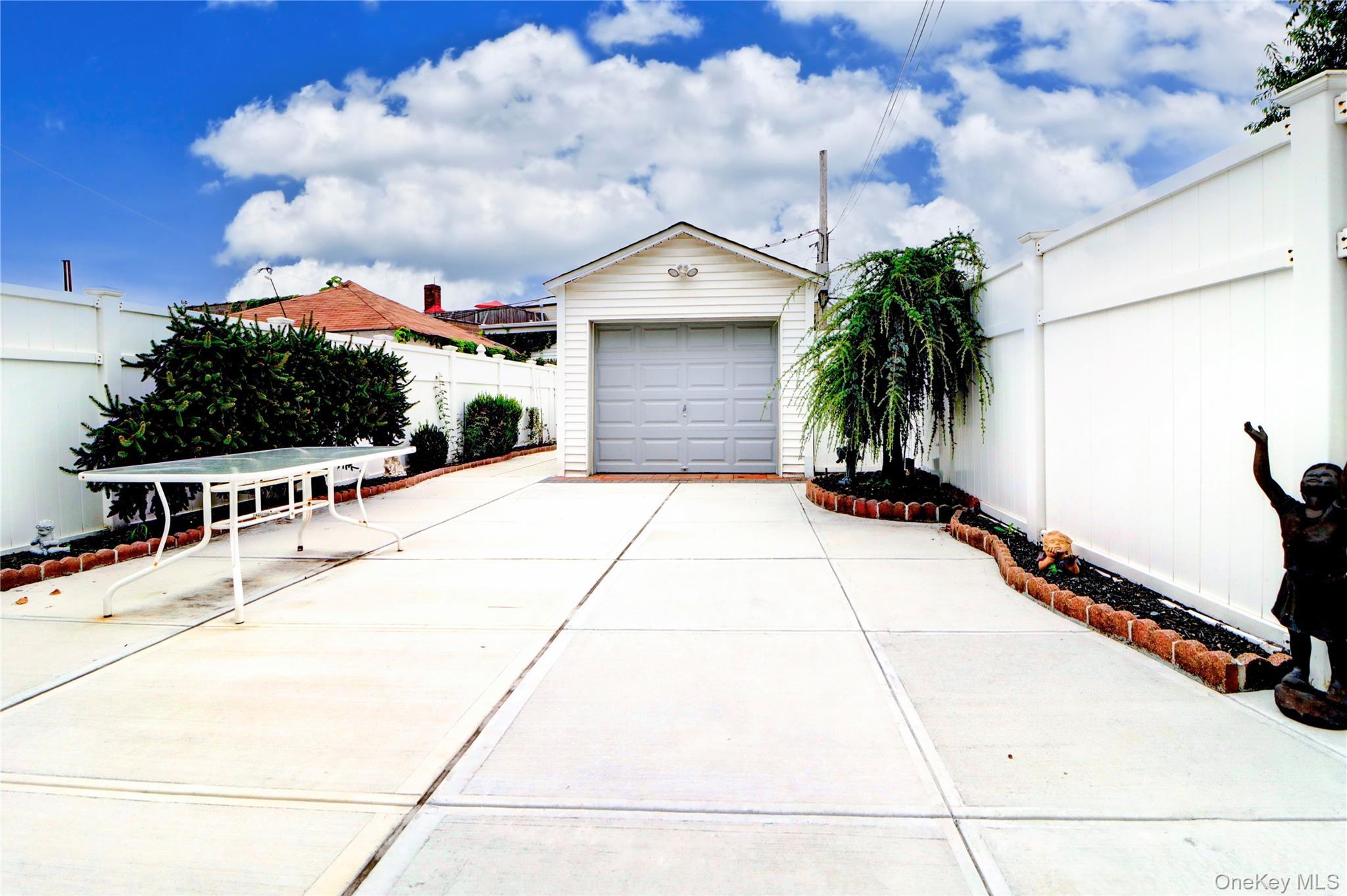 Single Family 62nd Road  Queens, NY 11379, MLS-1059332-32