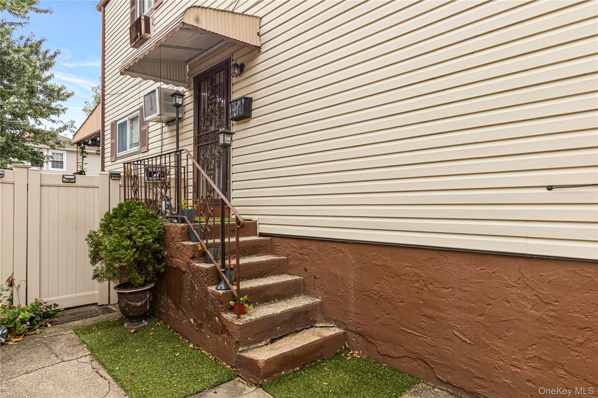 Single Family 148th Road  Queens, NY 11422, MLS-1059385-3